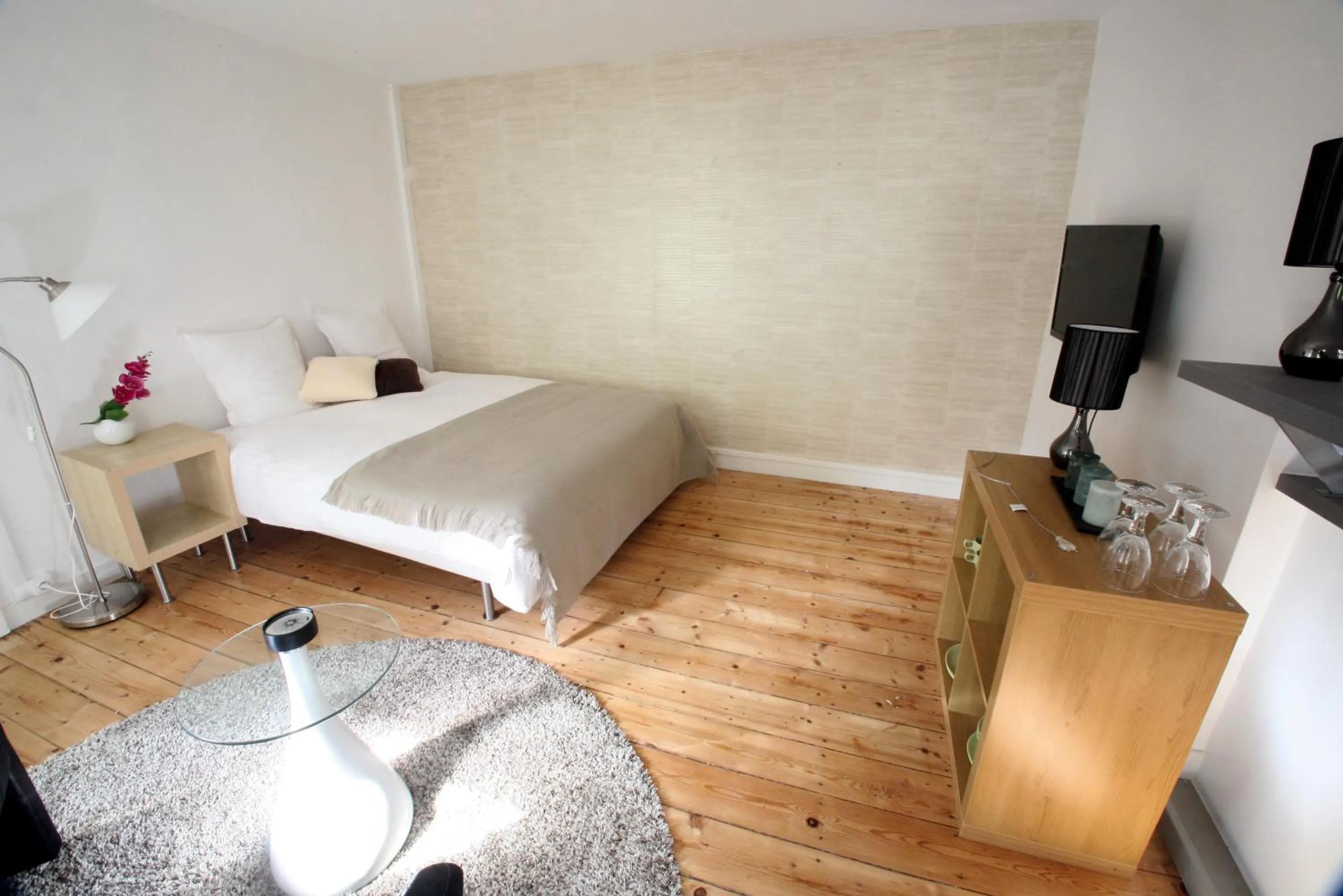 Photo of the whole room, Bed in Appartements Orfèvres Cathédrale