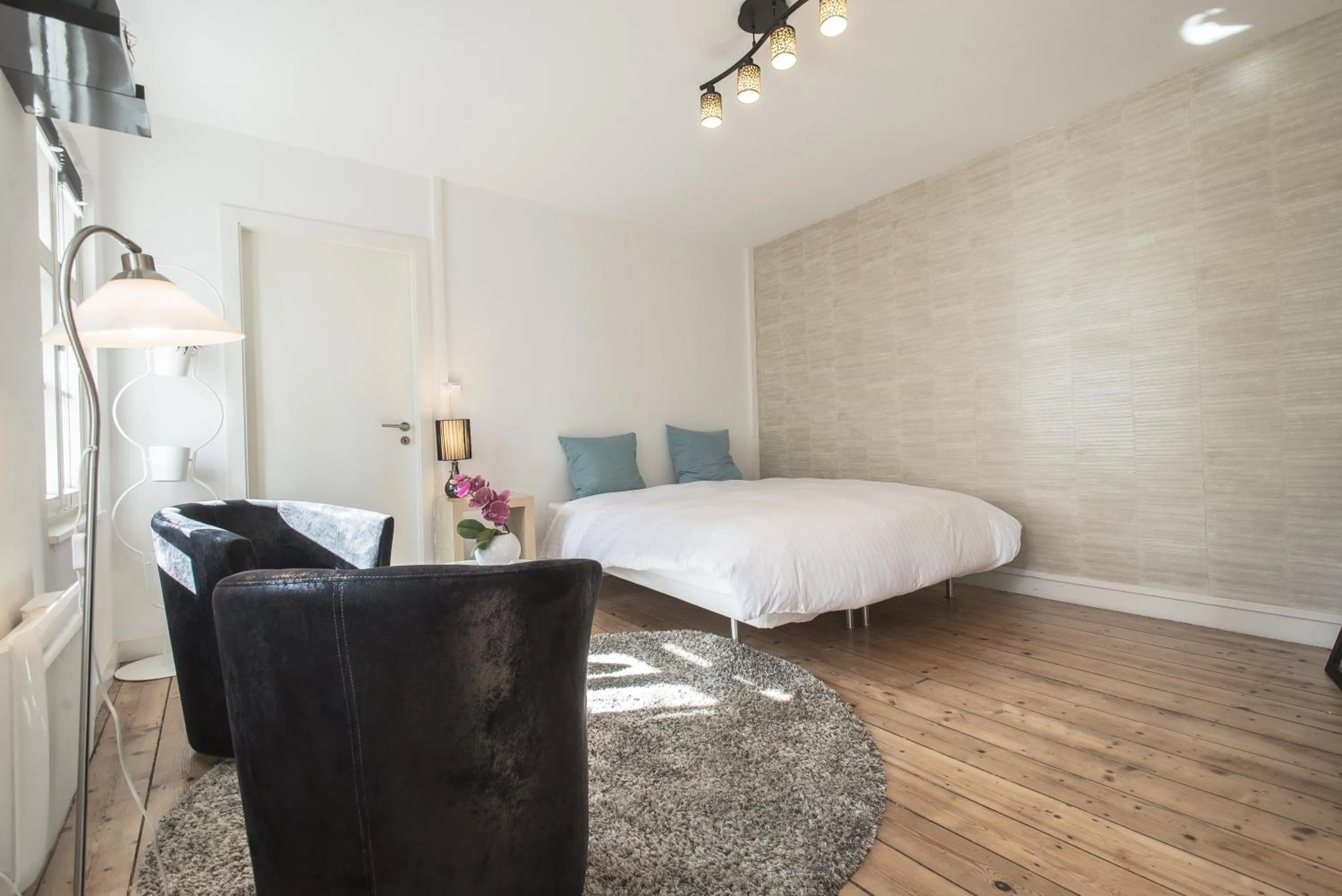 Photo of the whole room, Bed in Appartements Orfèvres Cathédrale