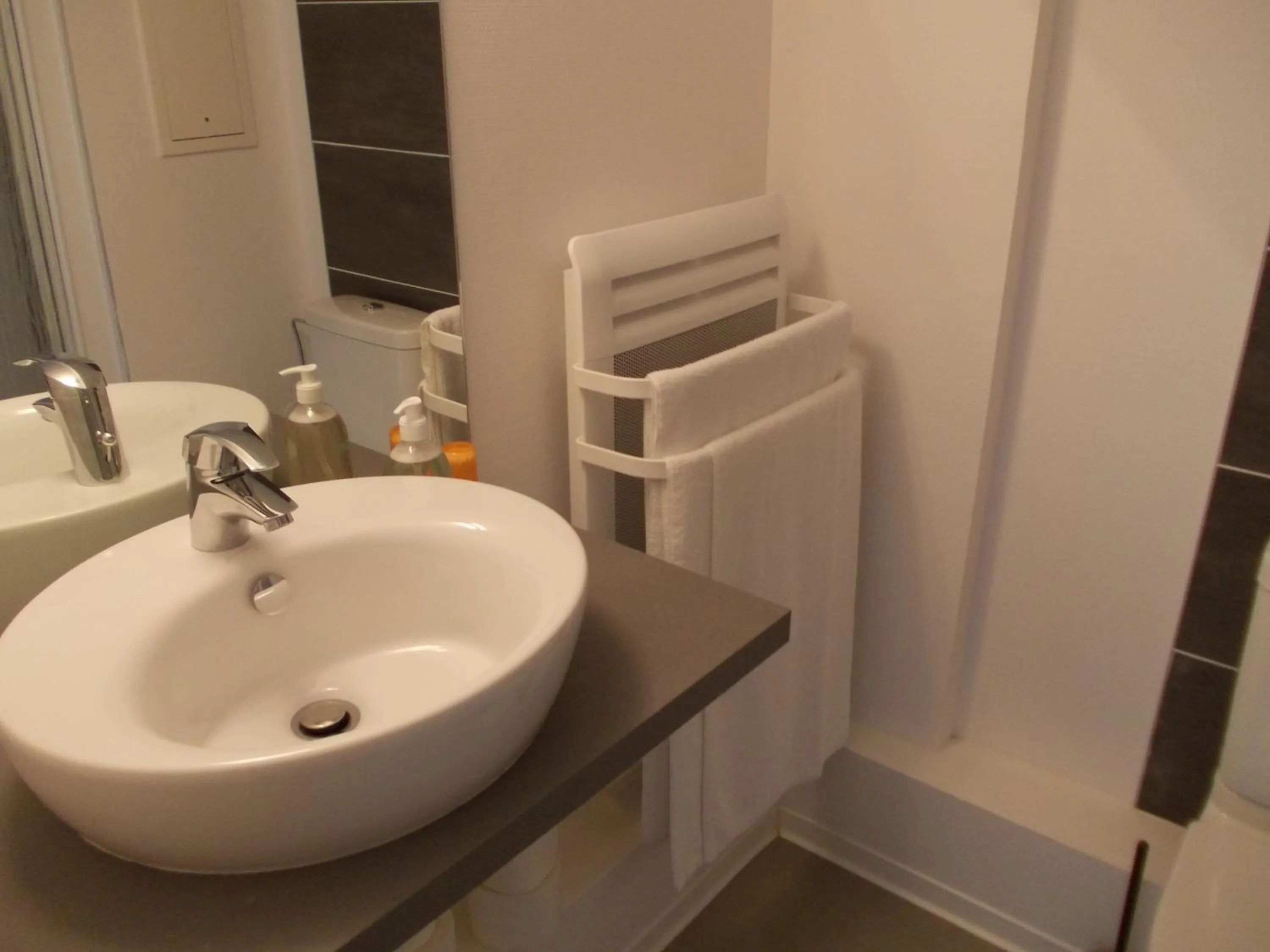 Bathroom in Appartements Orfèvres Cathédrale