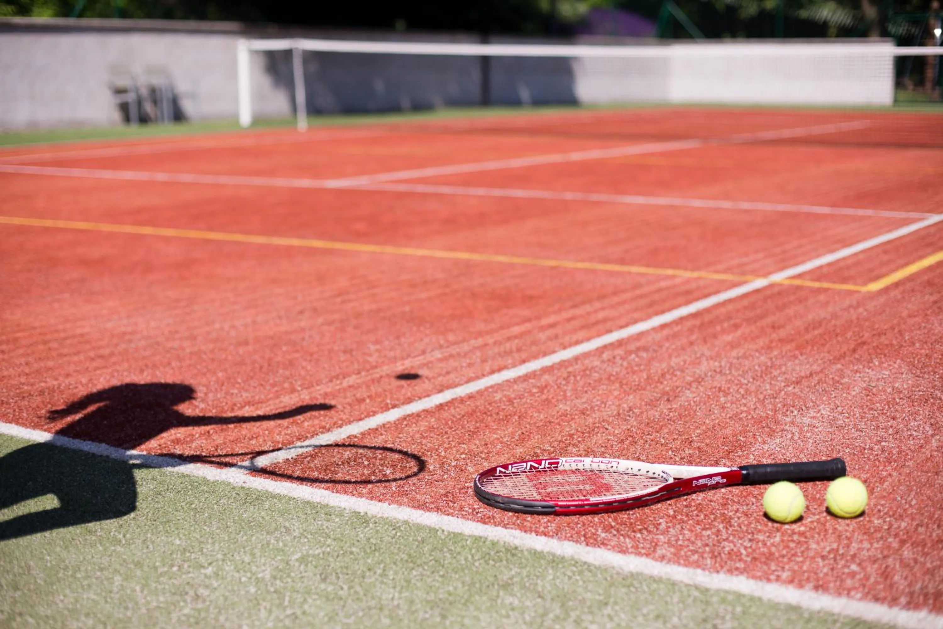 Tennis court in Chateau Mcely