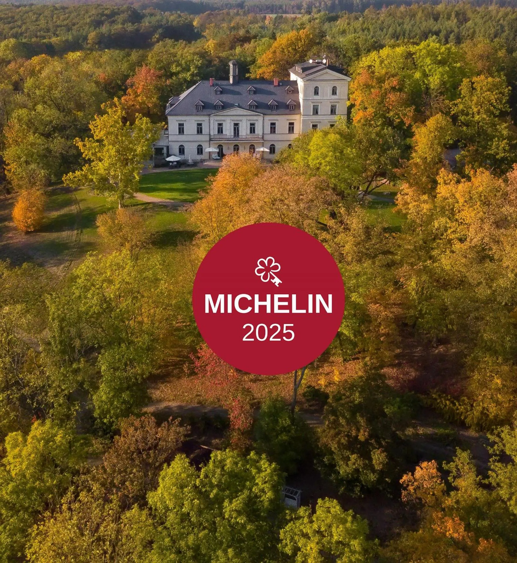 Property building in Chateau Mcely