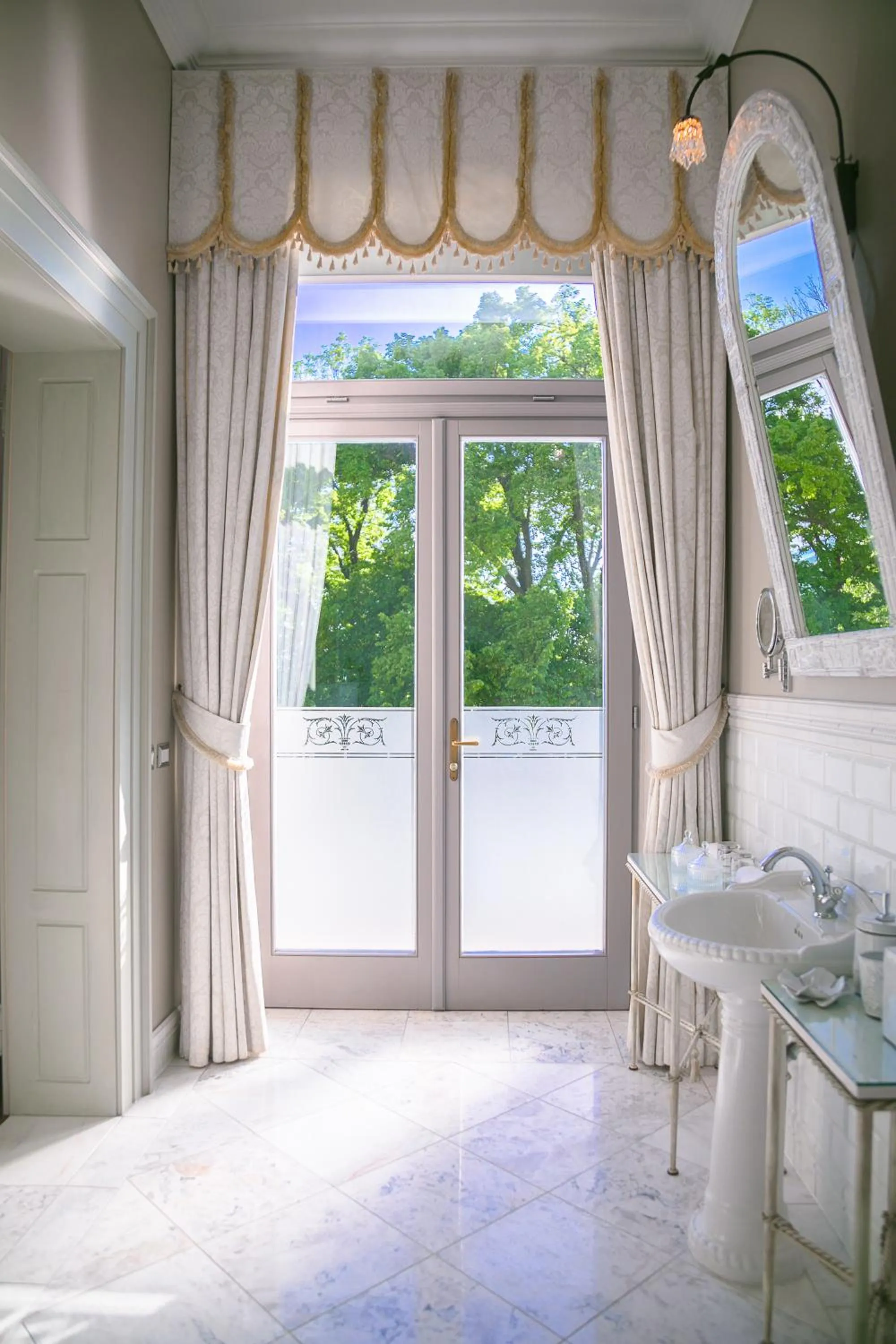 Bathroom in Chateau Mcely