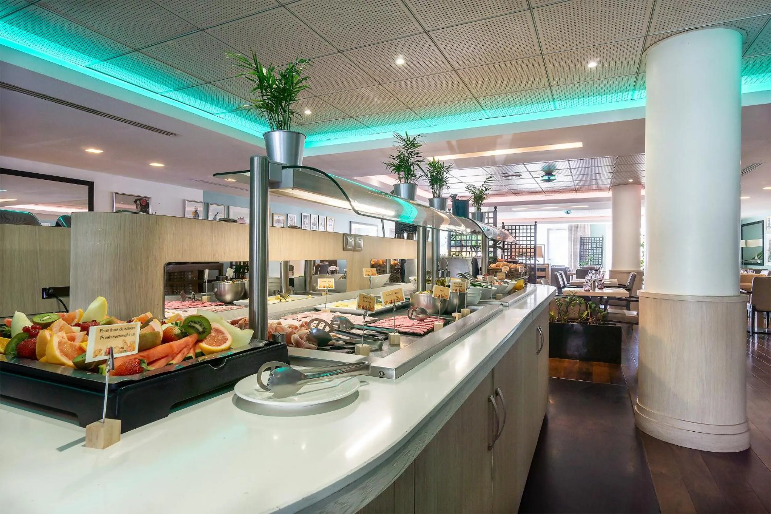 Buffet breakfast in City Résidence Paris CDG Airport