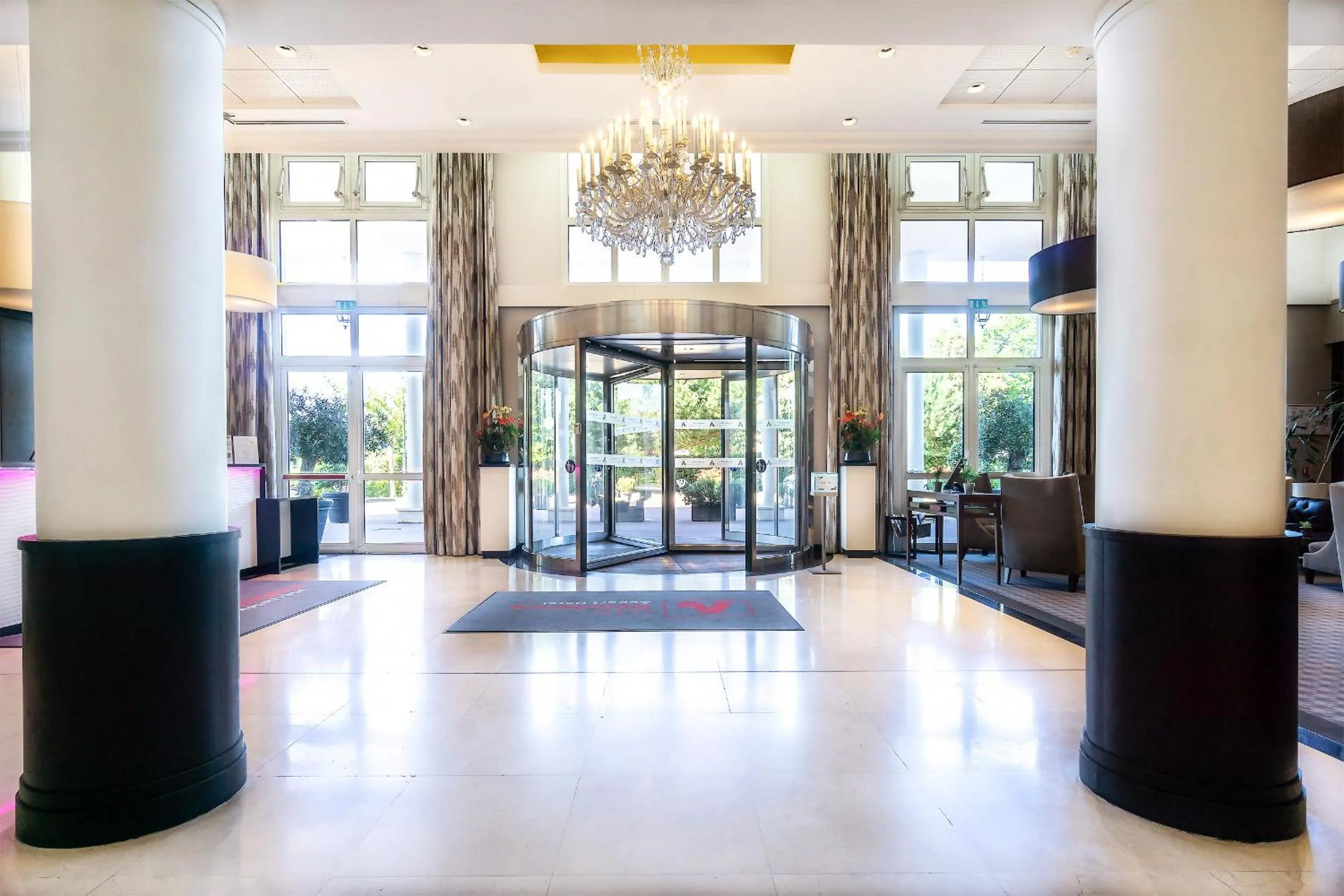 Lobby or reception in City Résidence Paris CDG Airport