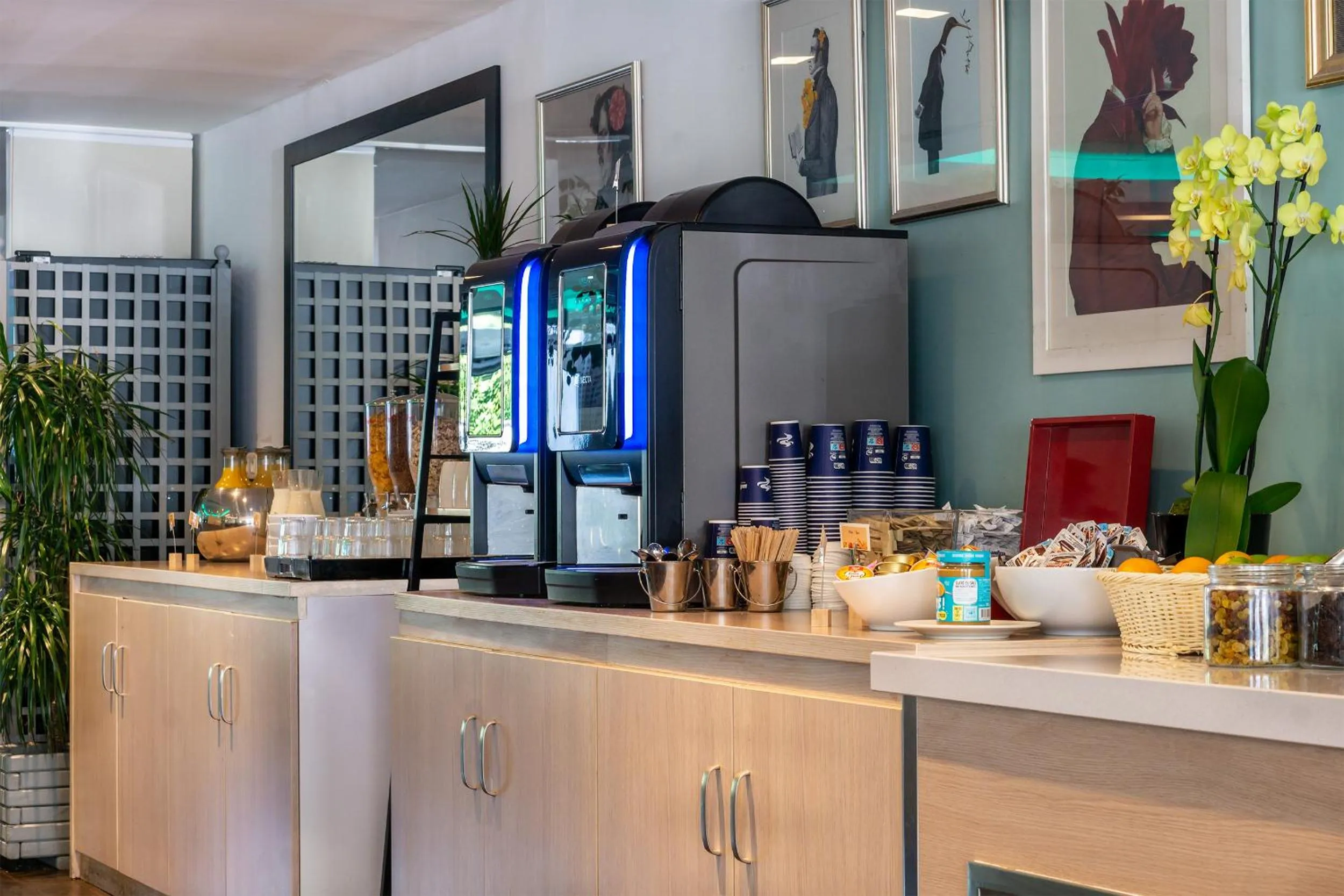 Buffet breakfast in City Résidence Paris CDG Airport