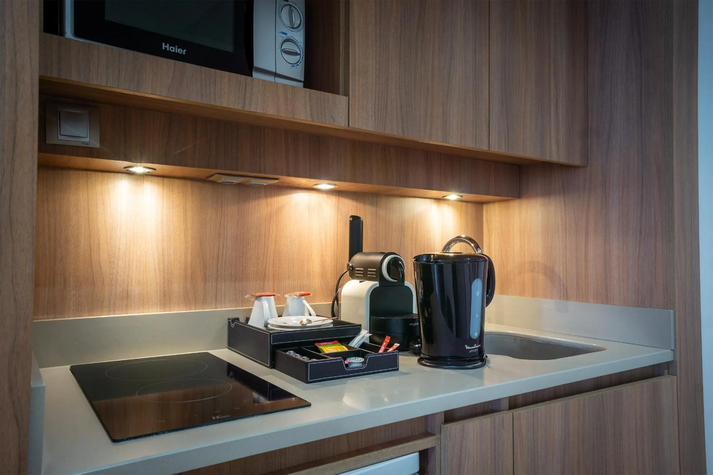 Kitchen or kitchenette in City Résidence Paris CDG Airport