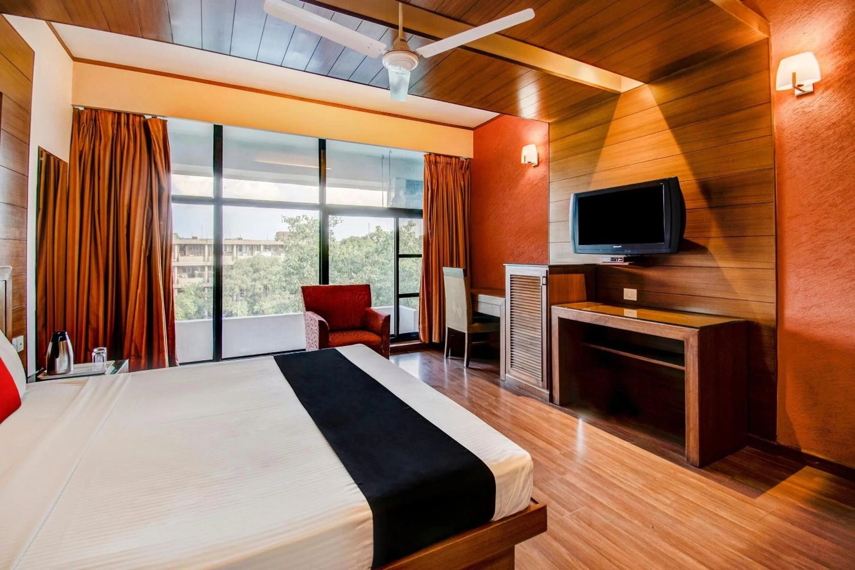 Bedroom in Capital O Broadway