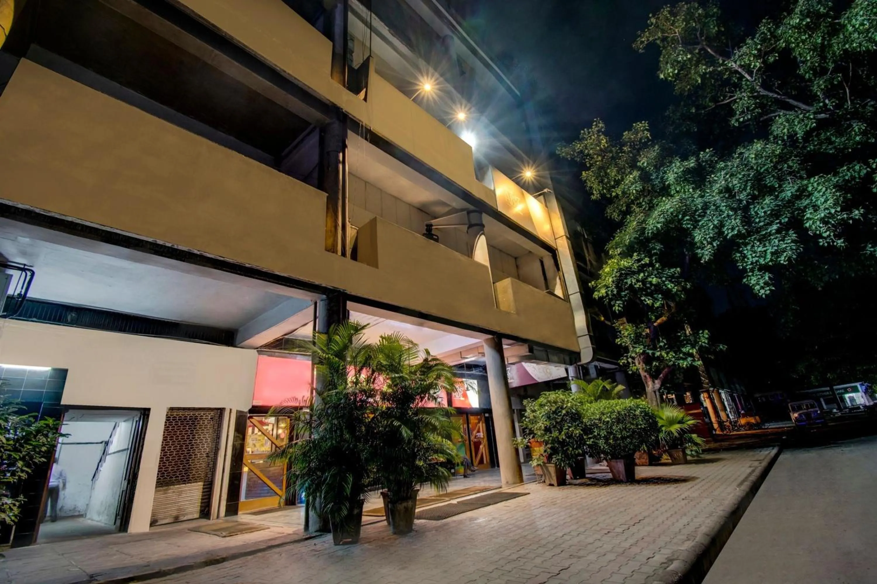 Facade/entrance in Capital O Broadway