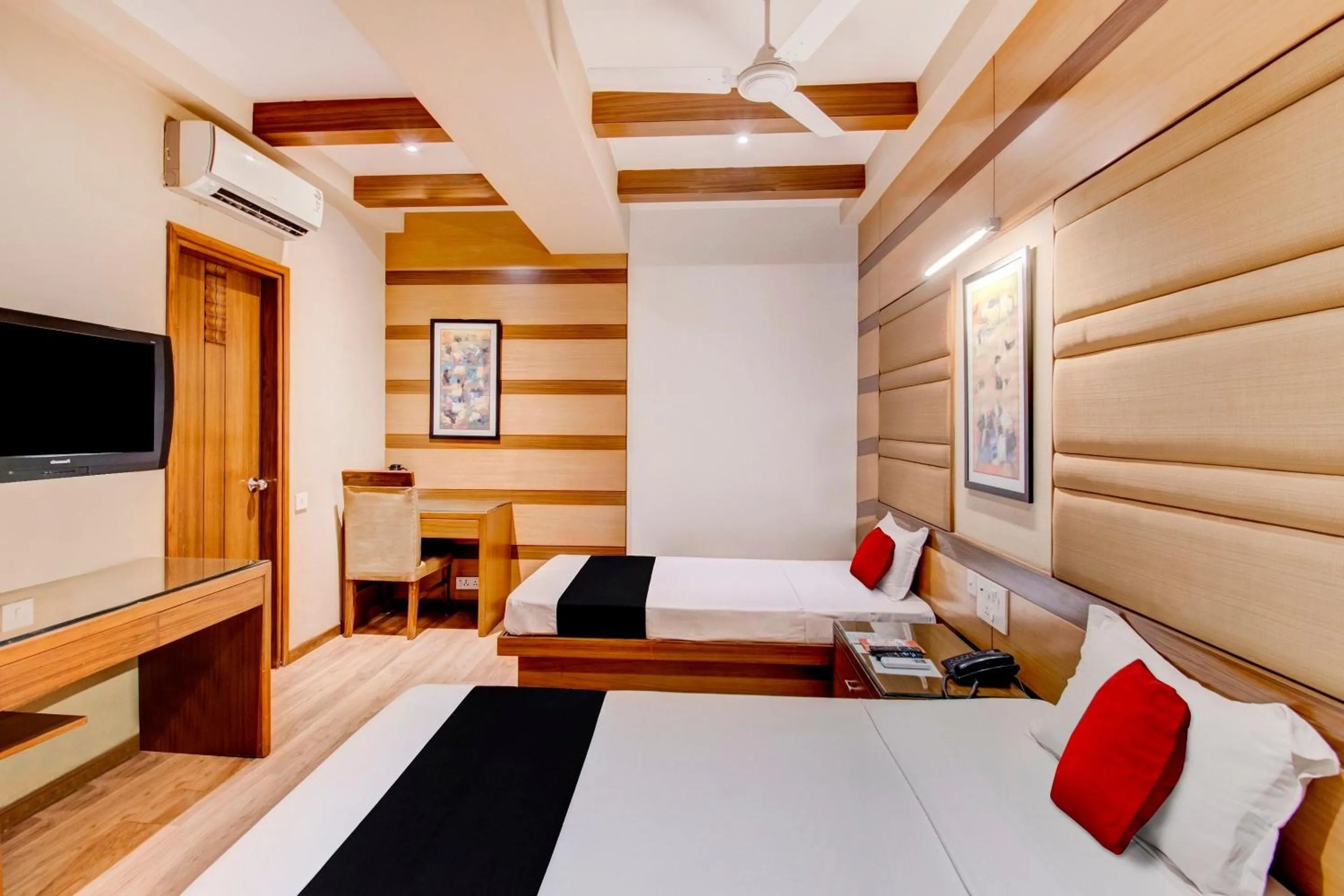 Bedroom in Capital O Broadway