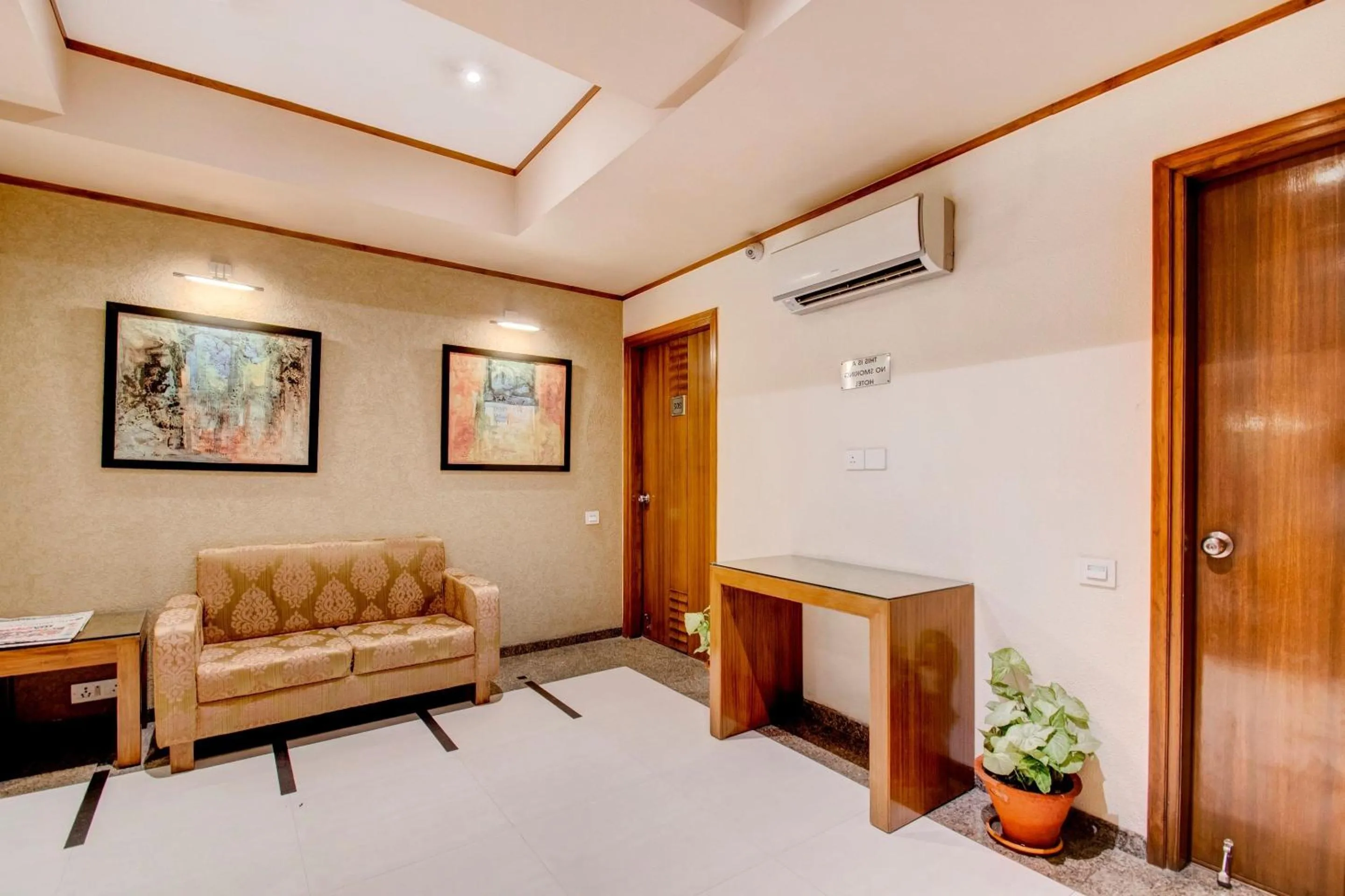 Lobby or reception in Capital O Broadway