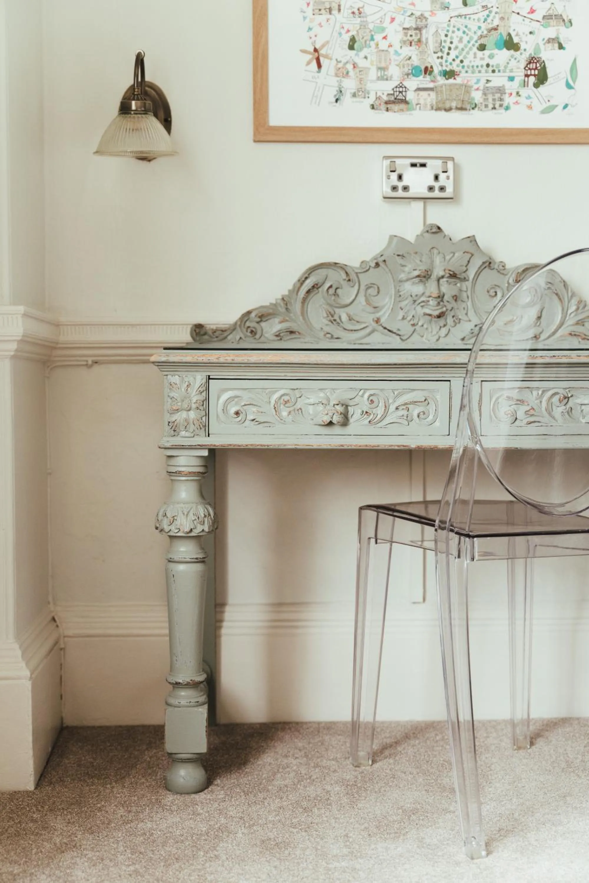 Decorative detail in The Falcon Inn