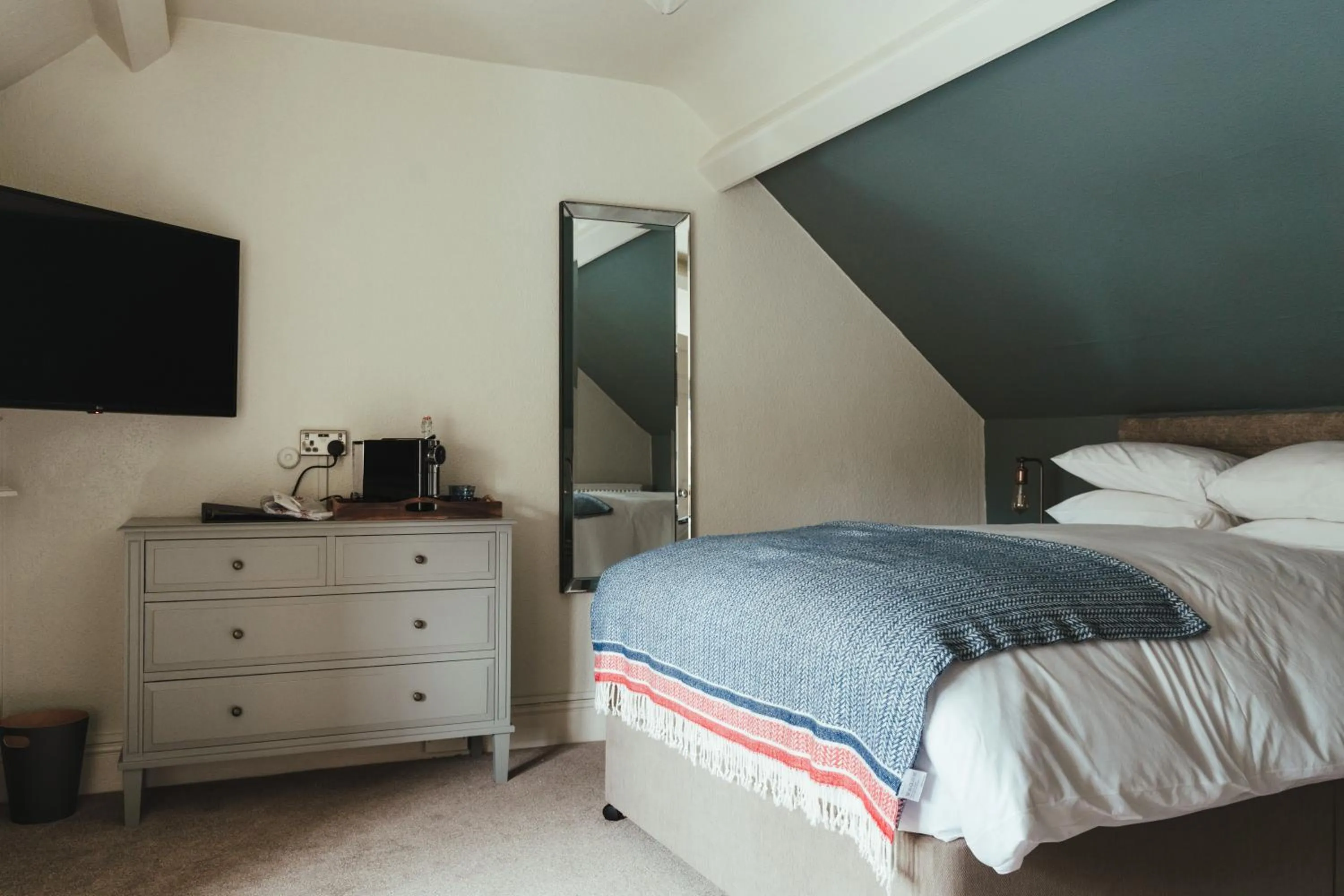 TV and multimedia, Bed in The Falcon Inn