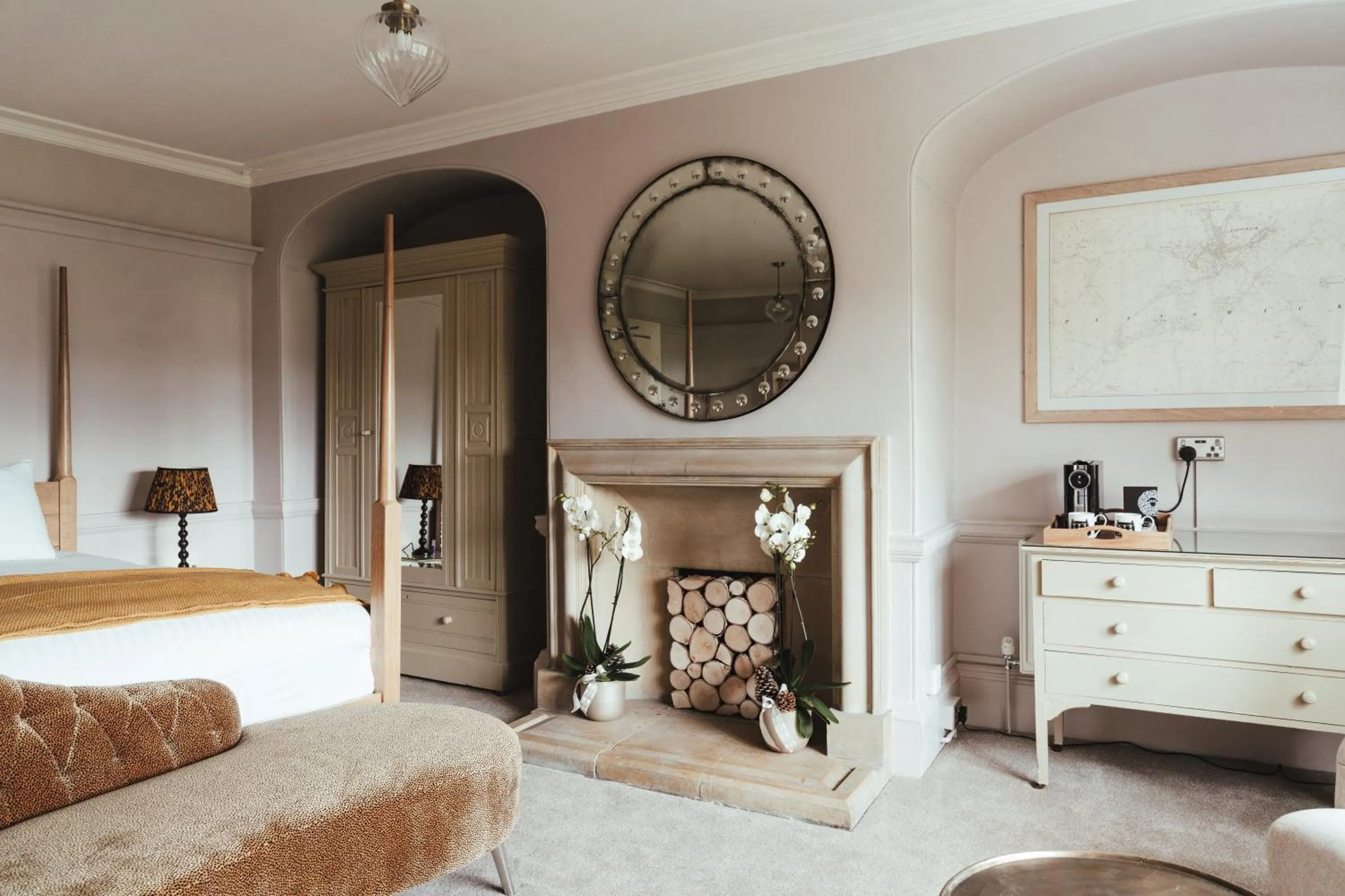 flat iron, Bed in The Falcon Inn