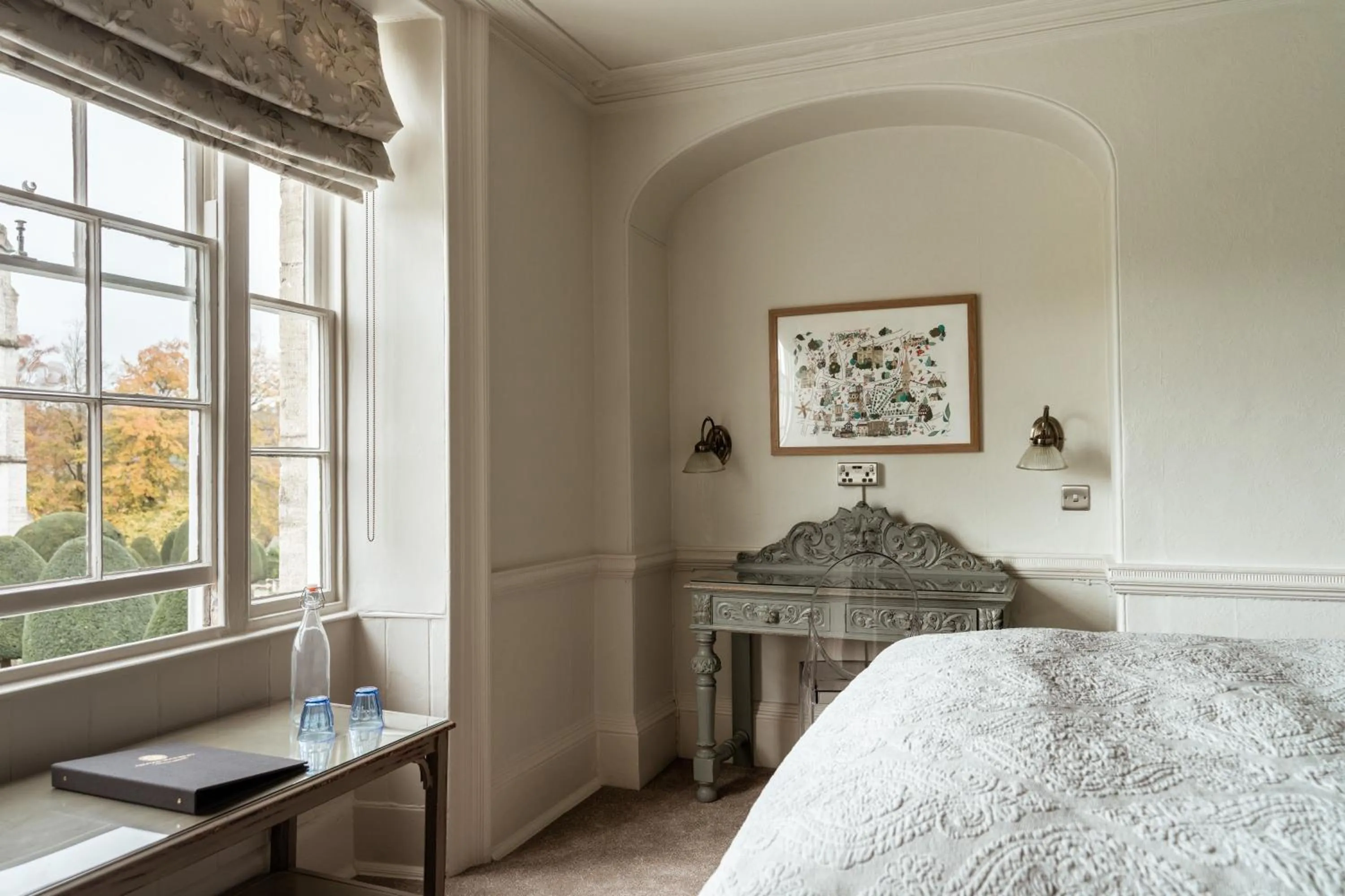 Bedroom, Bed in The Falcon Inn