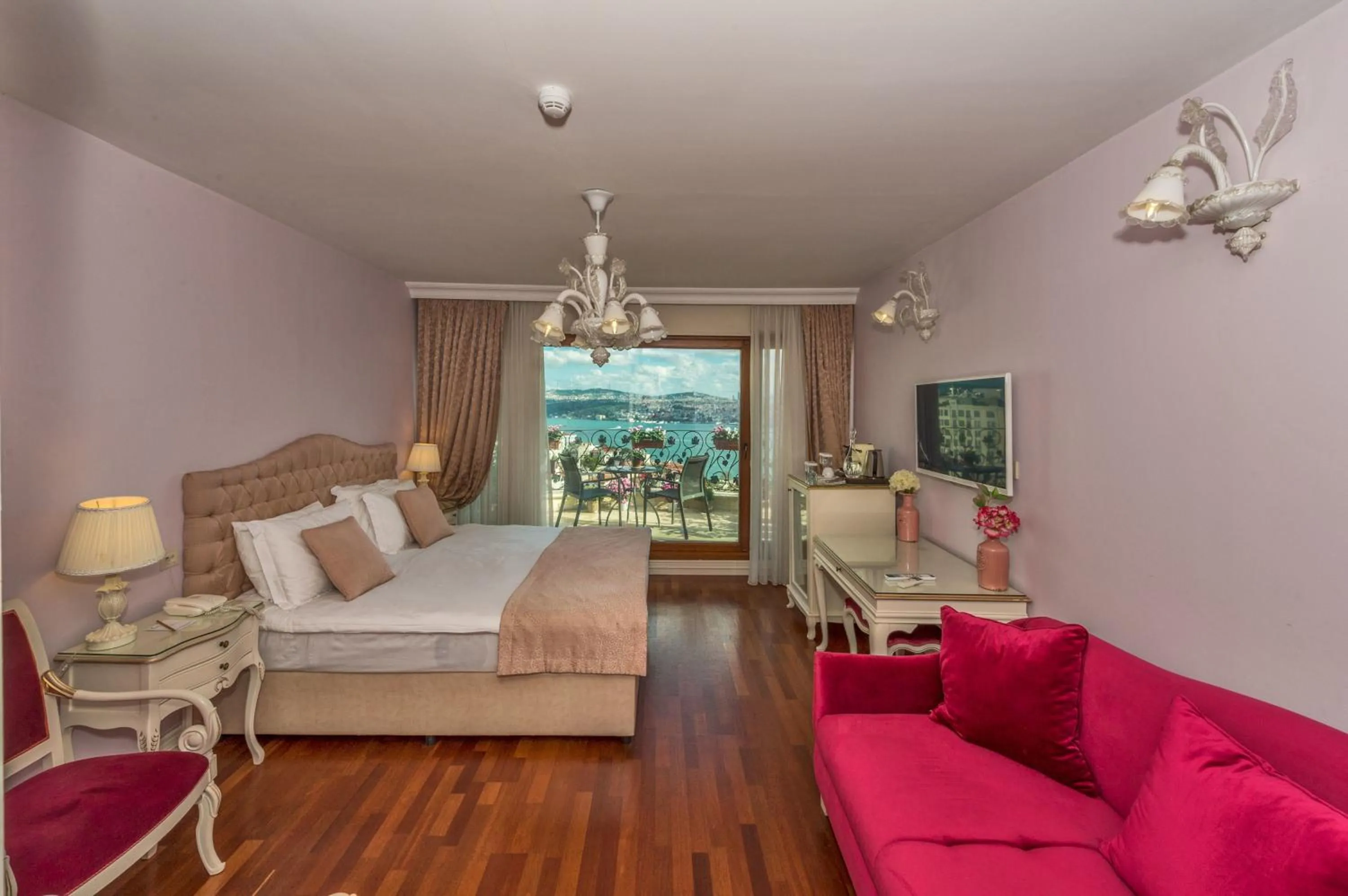 Photo of the whole room in Suitel Bosphorus Taksim