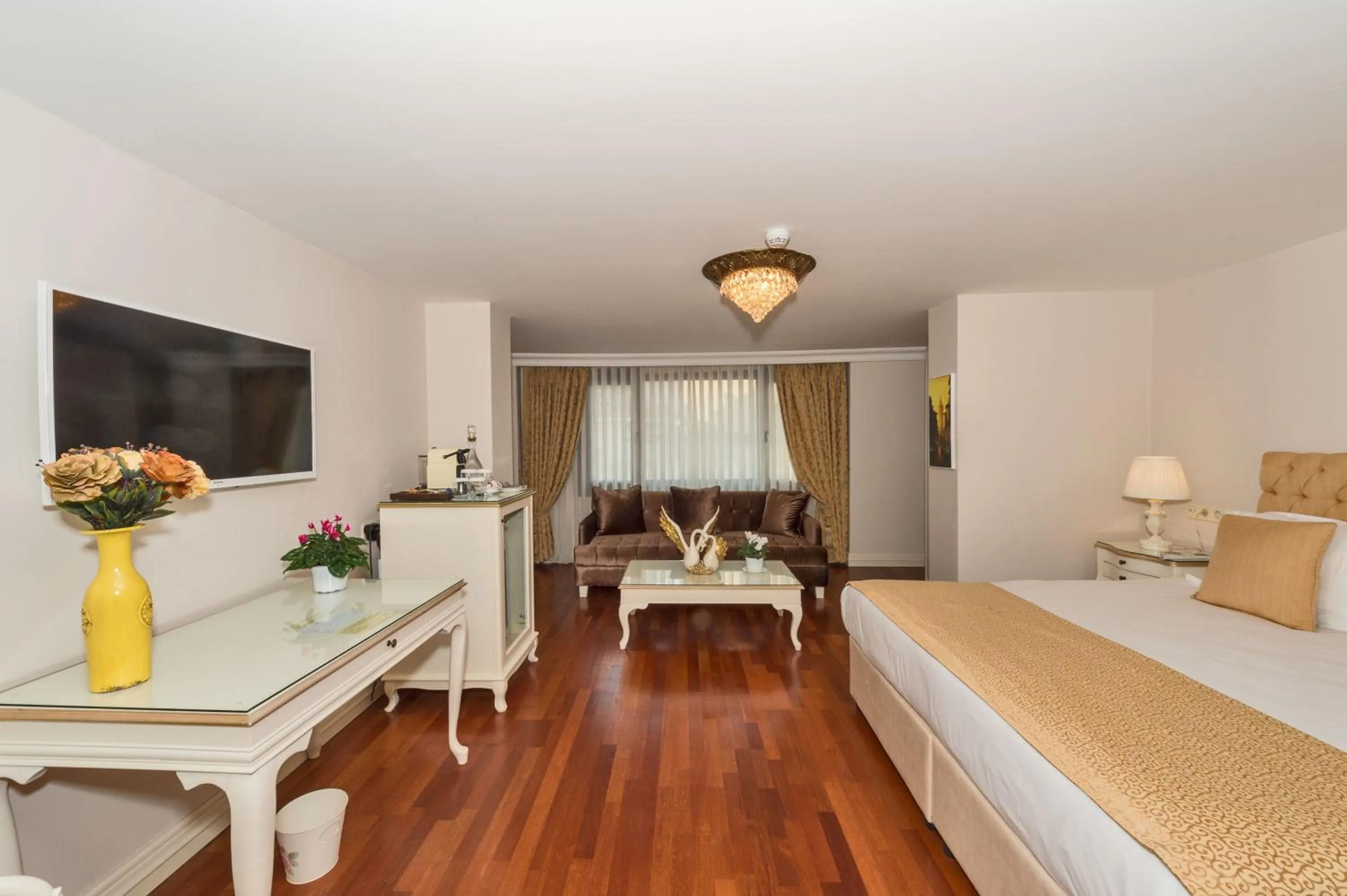 Photo of the whole room in Suitel Bosphorus Taksim