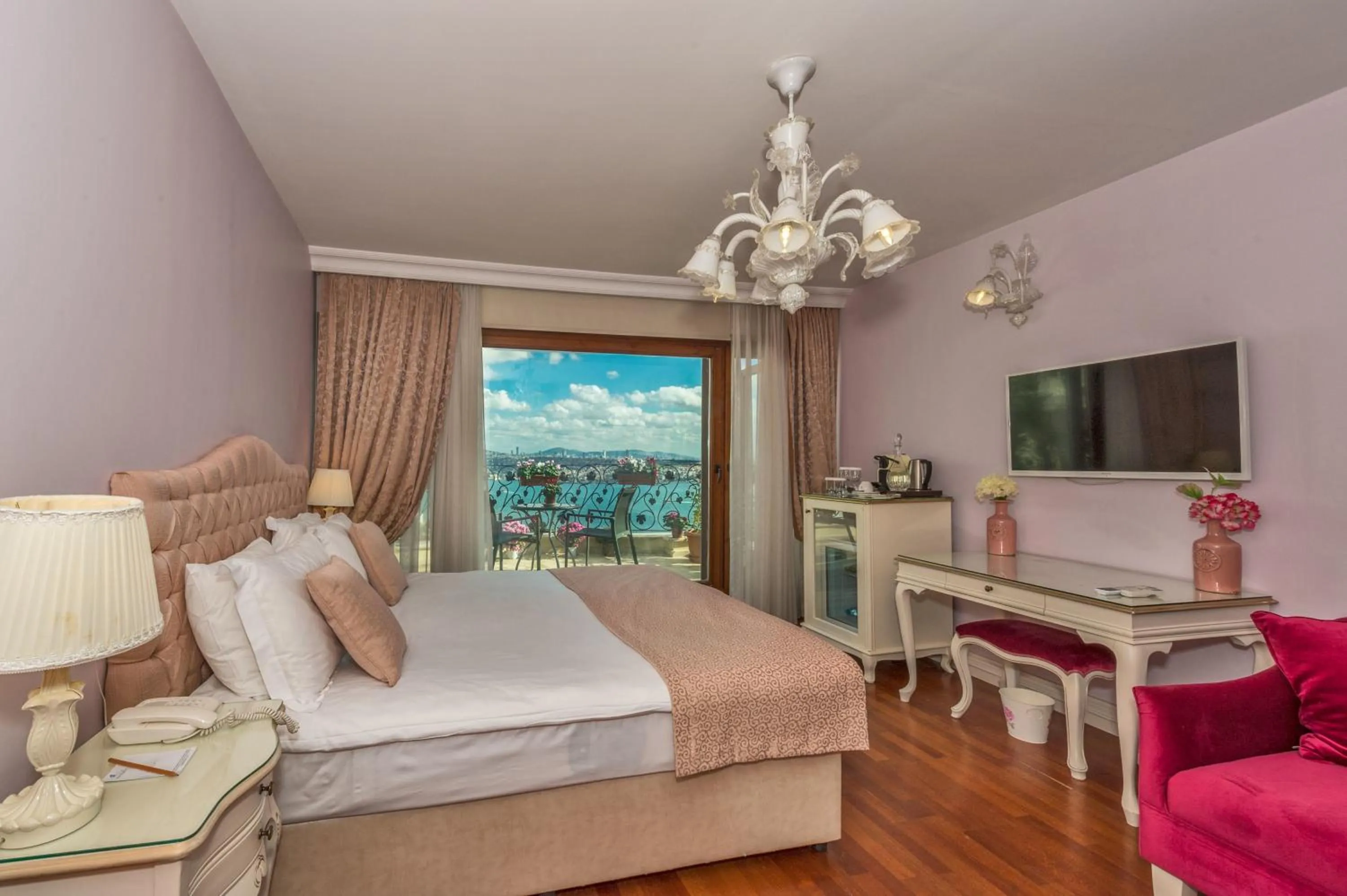 Photo of the whole room in Suitel Bosphorus Taksim