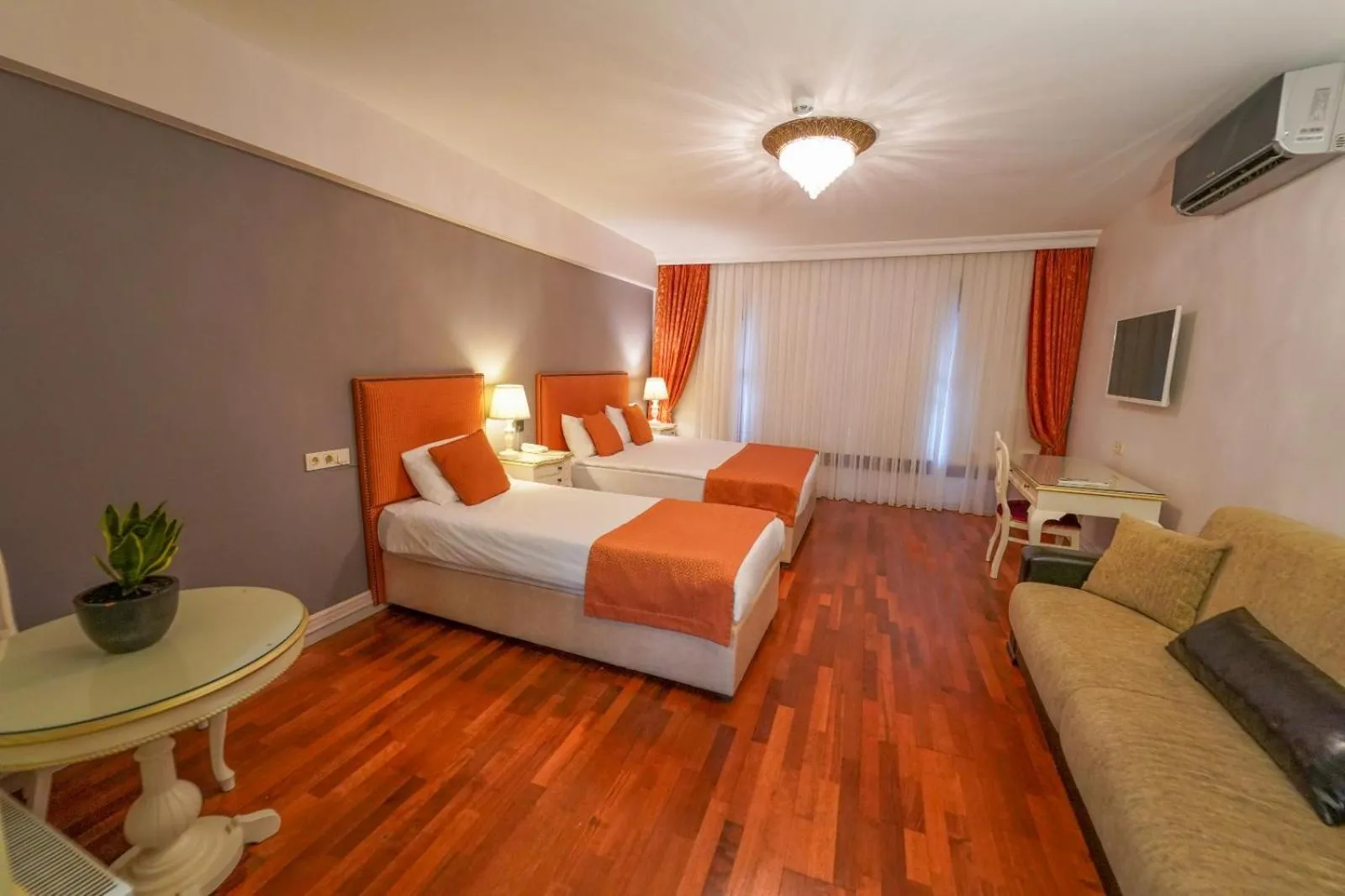 Photo of the whole room in Suitel Bosphorus Taksim