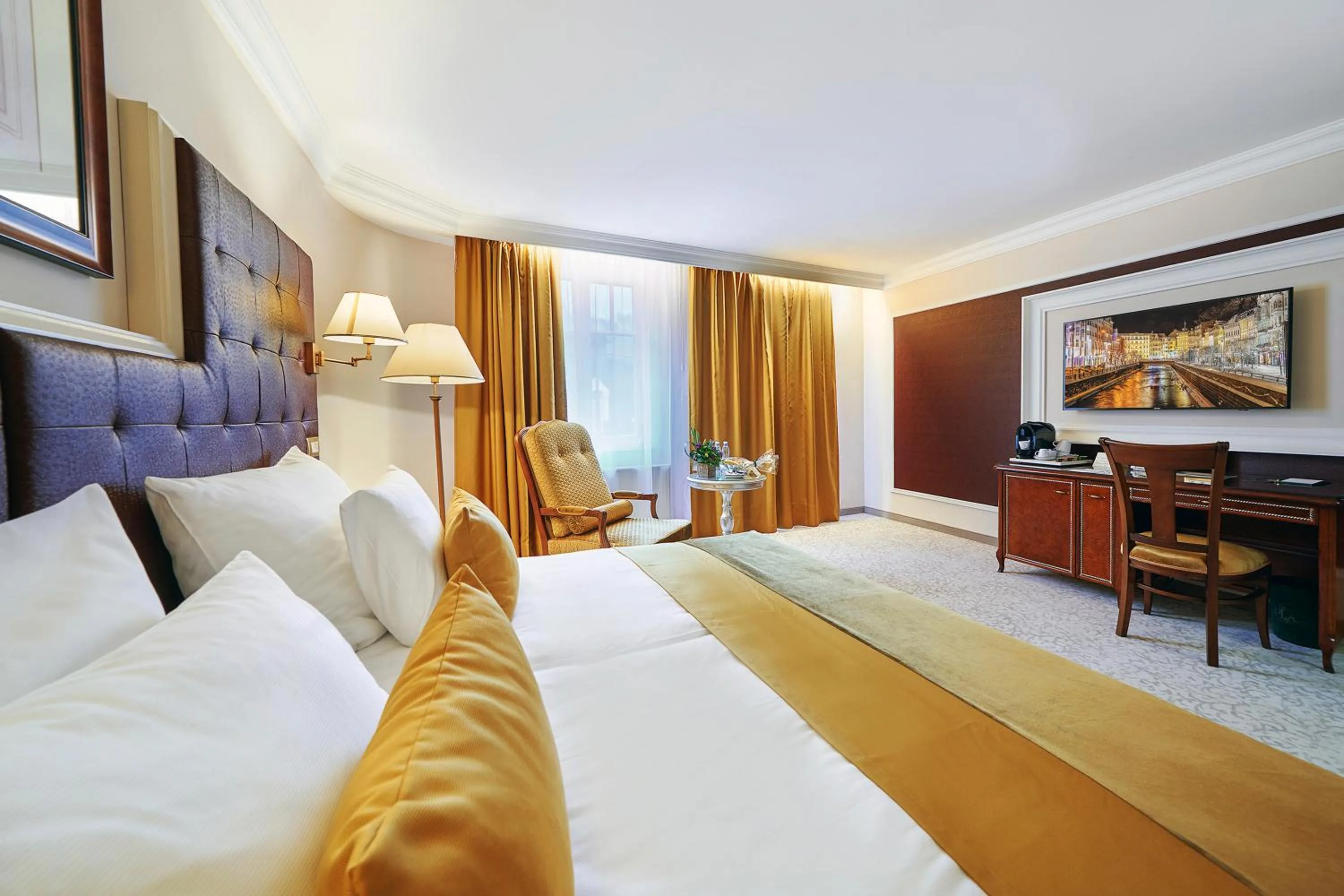 Bed in Carlsbad Plaza Medical Spa & Wellness hotel