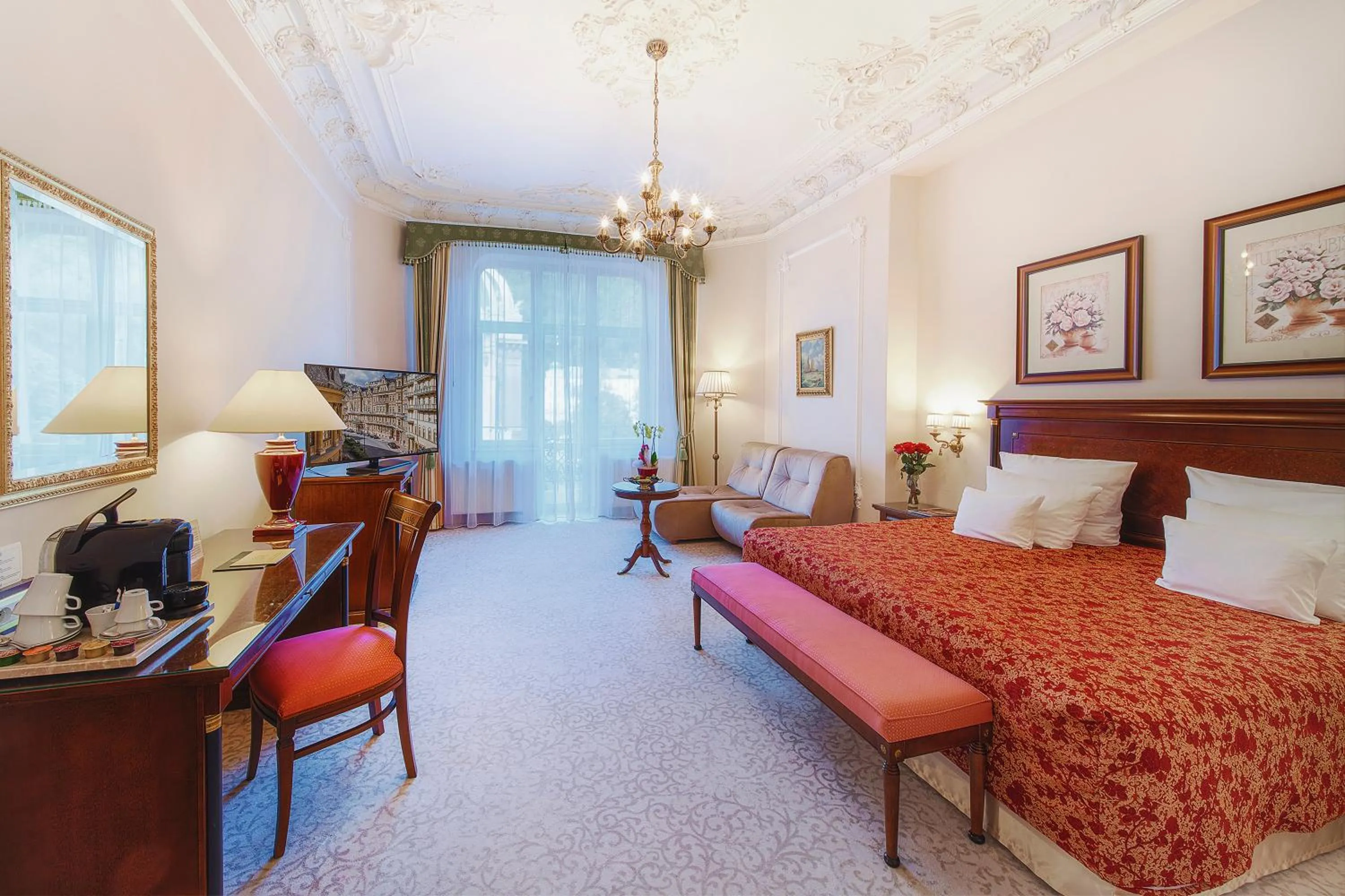 Bed in Carlsbad Plaza Medical Spa & Wellness hotel