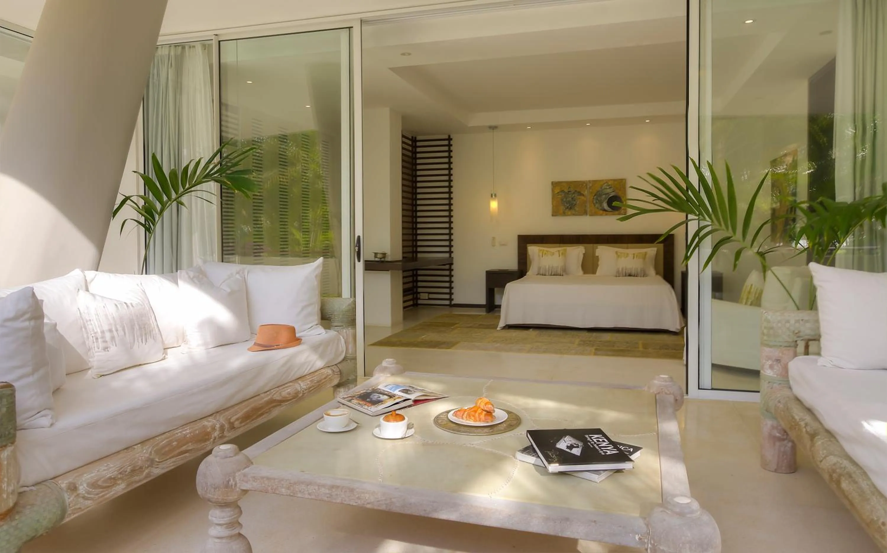 Living room, Bed in Billionaire Resort & Retreat Malindi