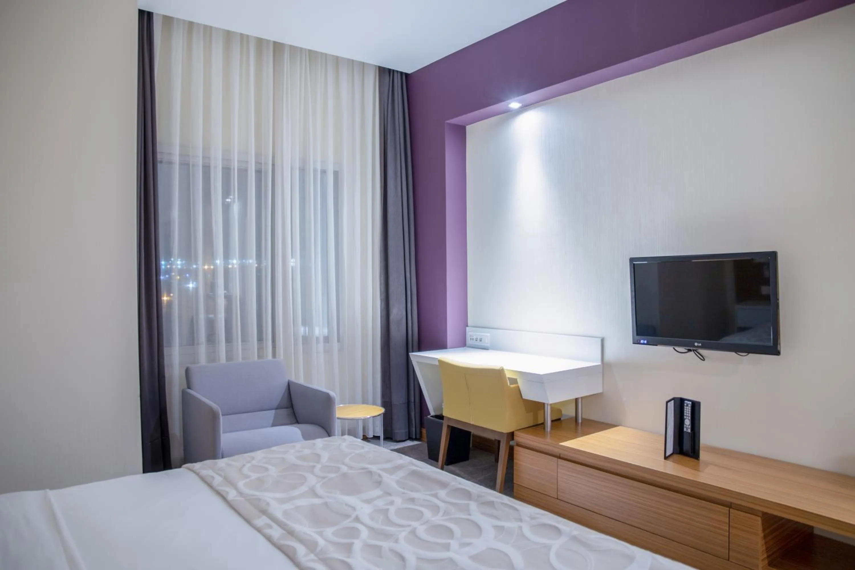 TV and multimedia, Bed in Ramada Plaza by Wyndham Istanbul Asia Airport