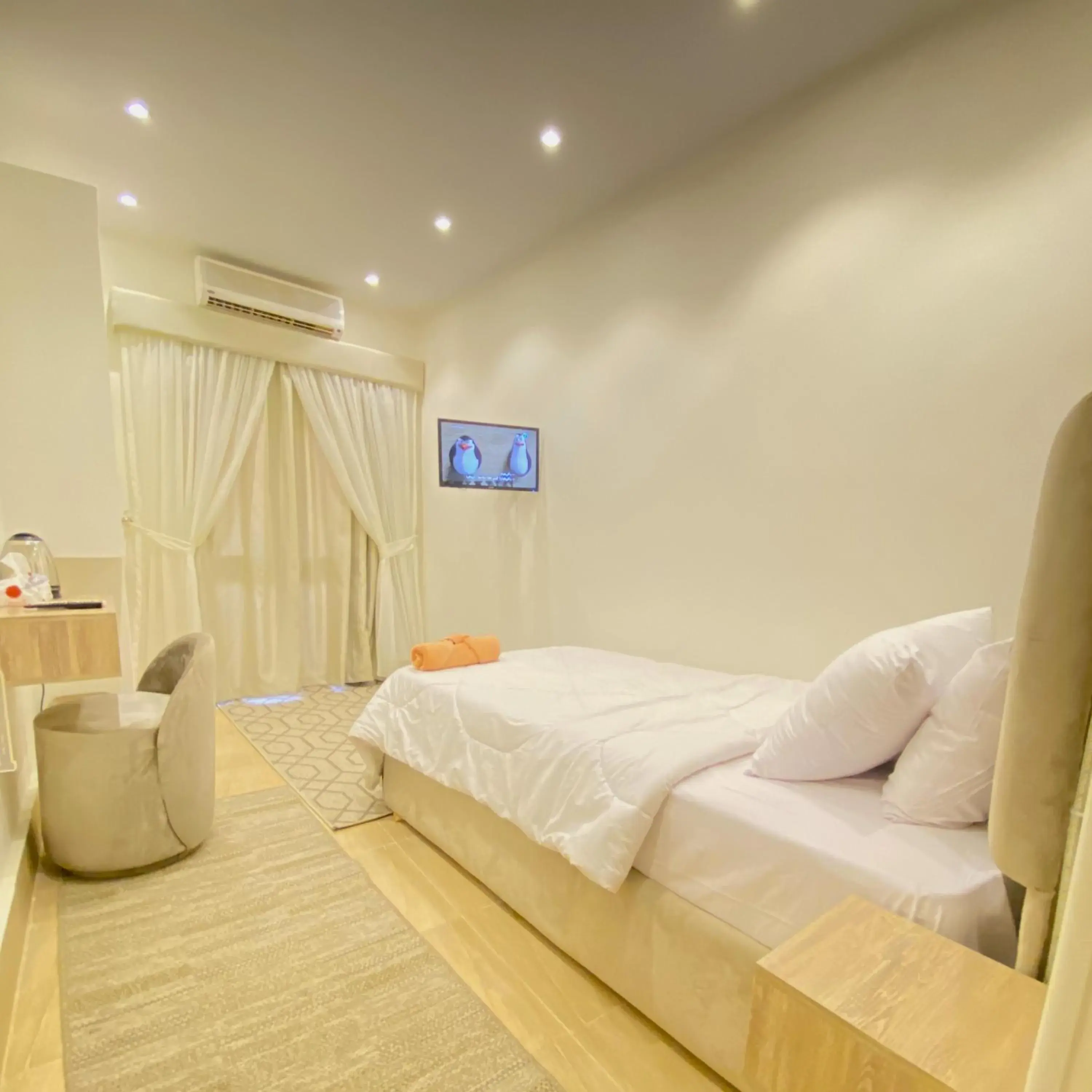 Deluxe Single Room with Balcony - single occupancy in Seven Pyramids View Inn Deluxe Single Room with Balcony - single occupancy in Seven Pyramids View Inn