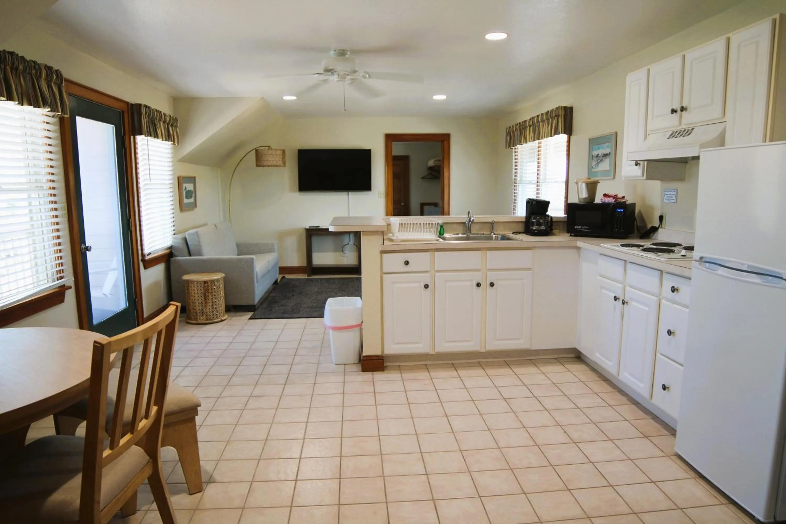 Kitchen or kitchenette in Pony Island Inn