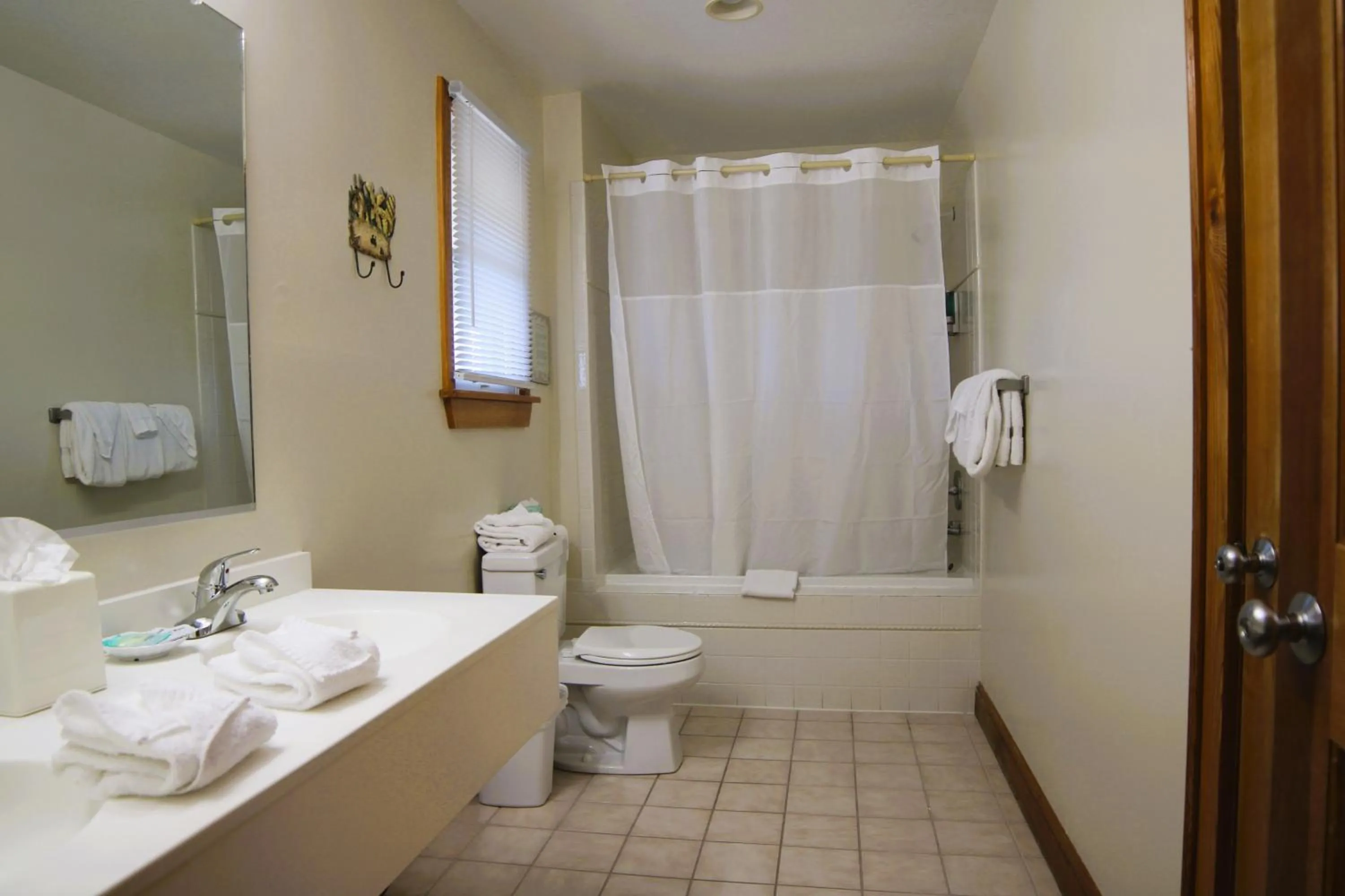 Bathroom in Pony Island Inn