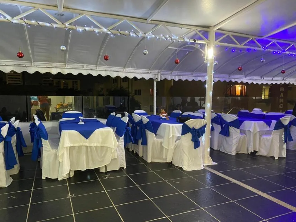 Restaurant/places to eat in Hotel Rivera Del Mar