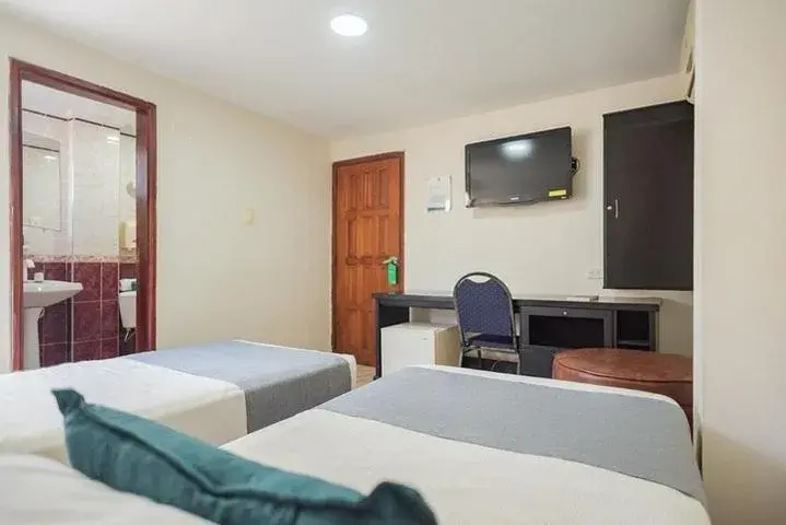 Small Twin Room in Hotel Rivera Del Mar Small Twin Room in Hotel Rivera Del Mar