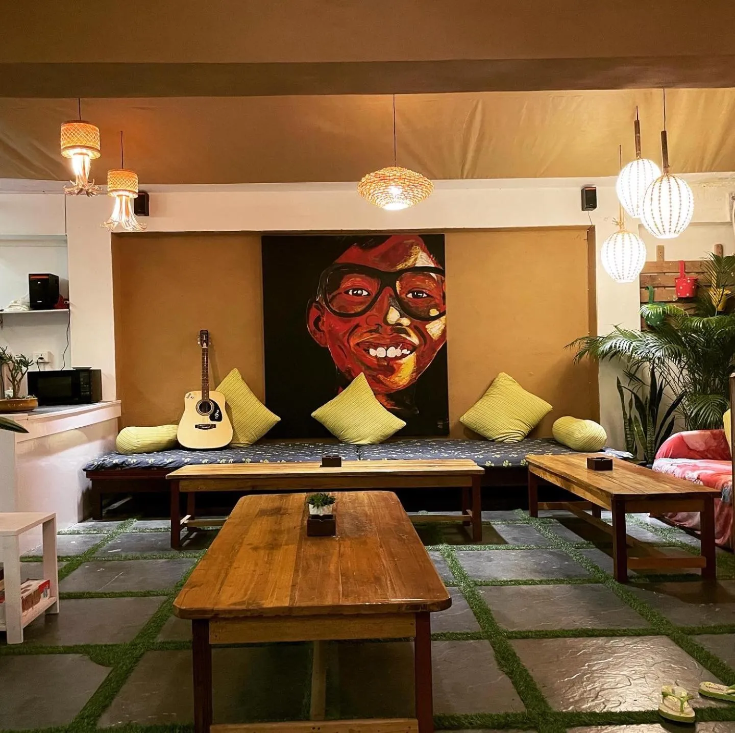 Communal lounge/ TV room in Mellow Fellow Hostel