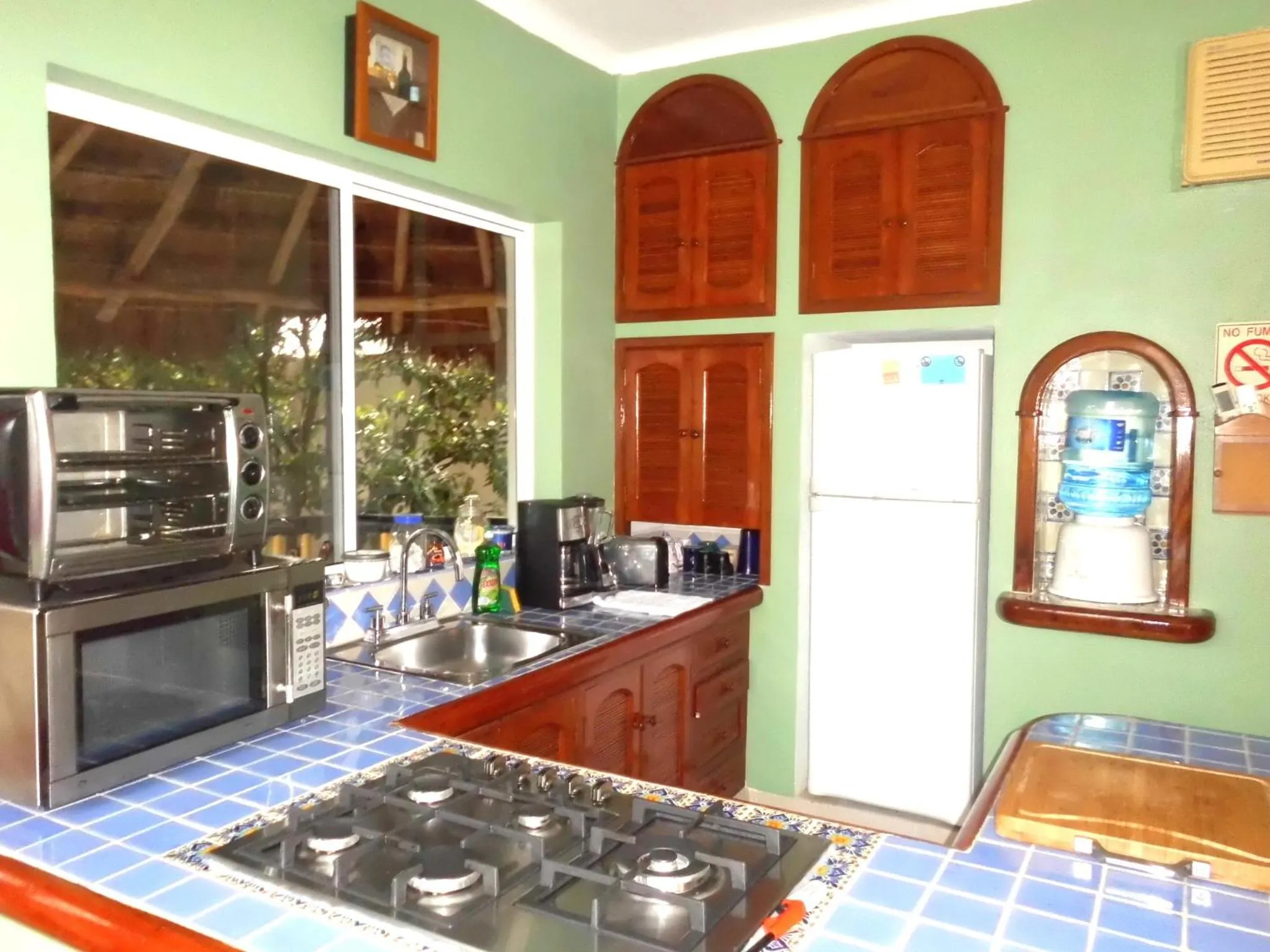 Kitchen or kitchenette in Casa Gatos Suites