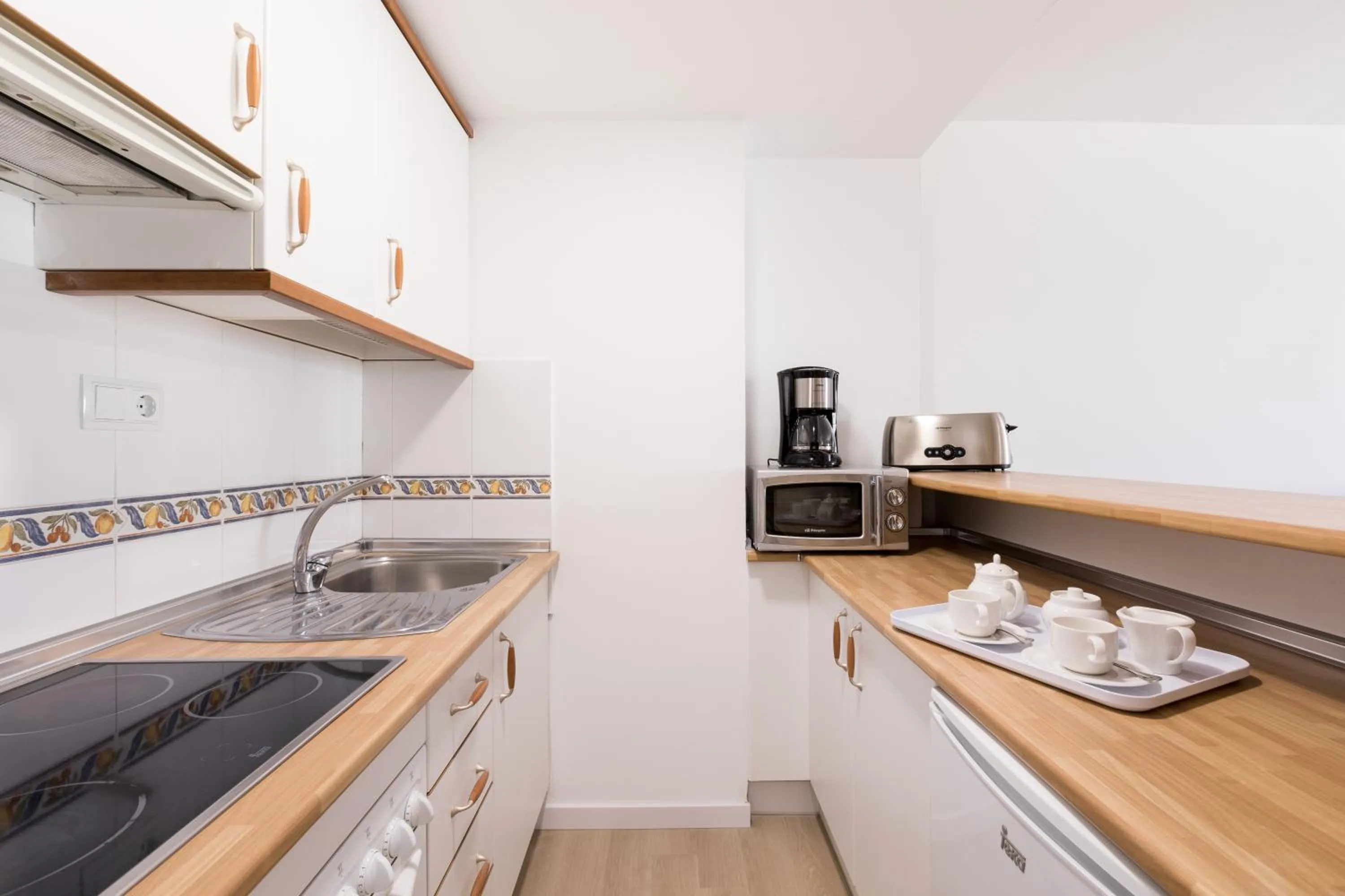 Kitchen or kitchenette in Marina Palace by Intercorp Hotel Group