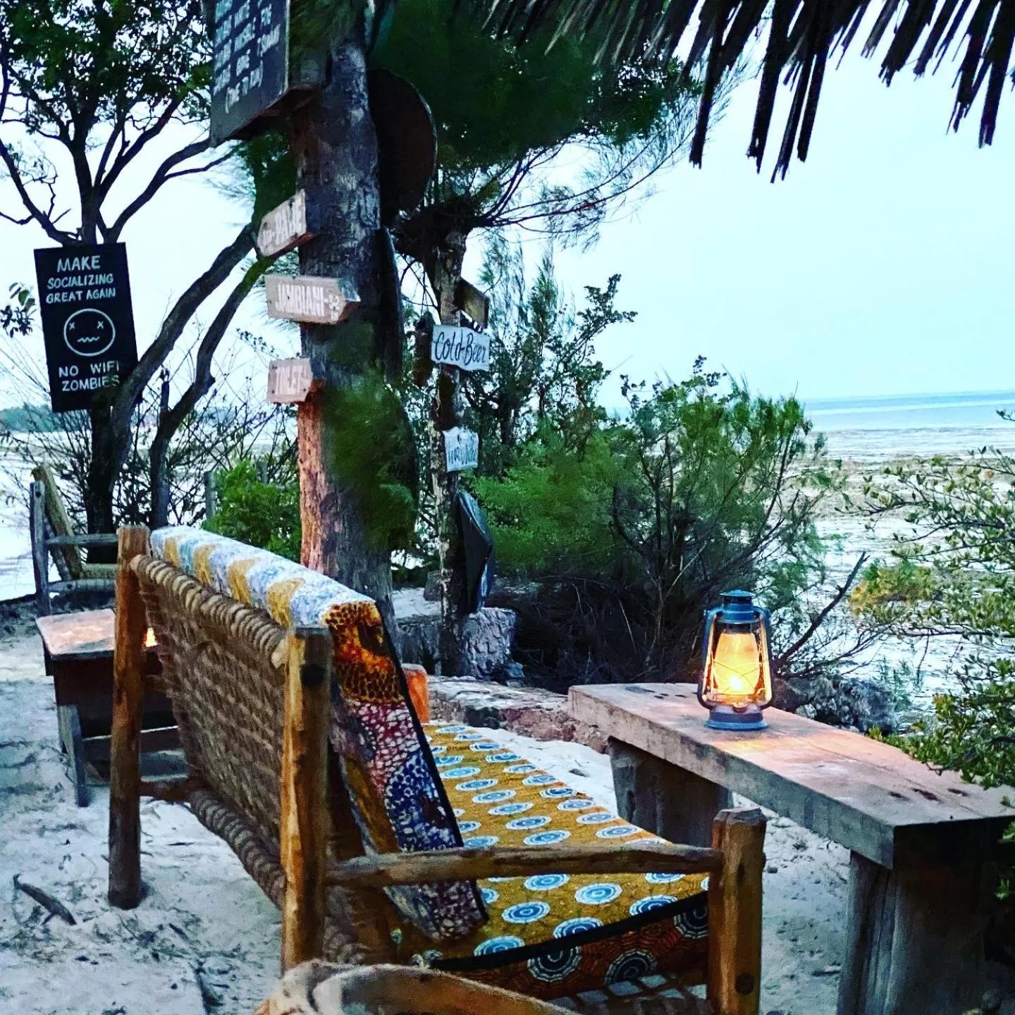 Restaurant/places to eat in Mbuyuni Beach Village