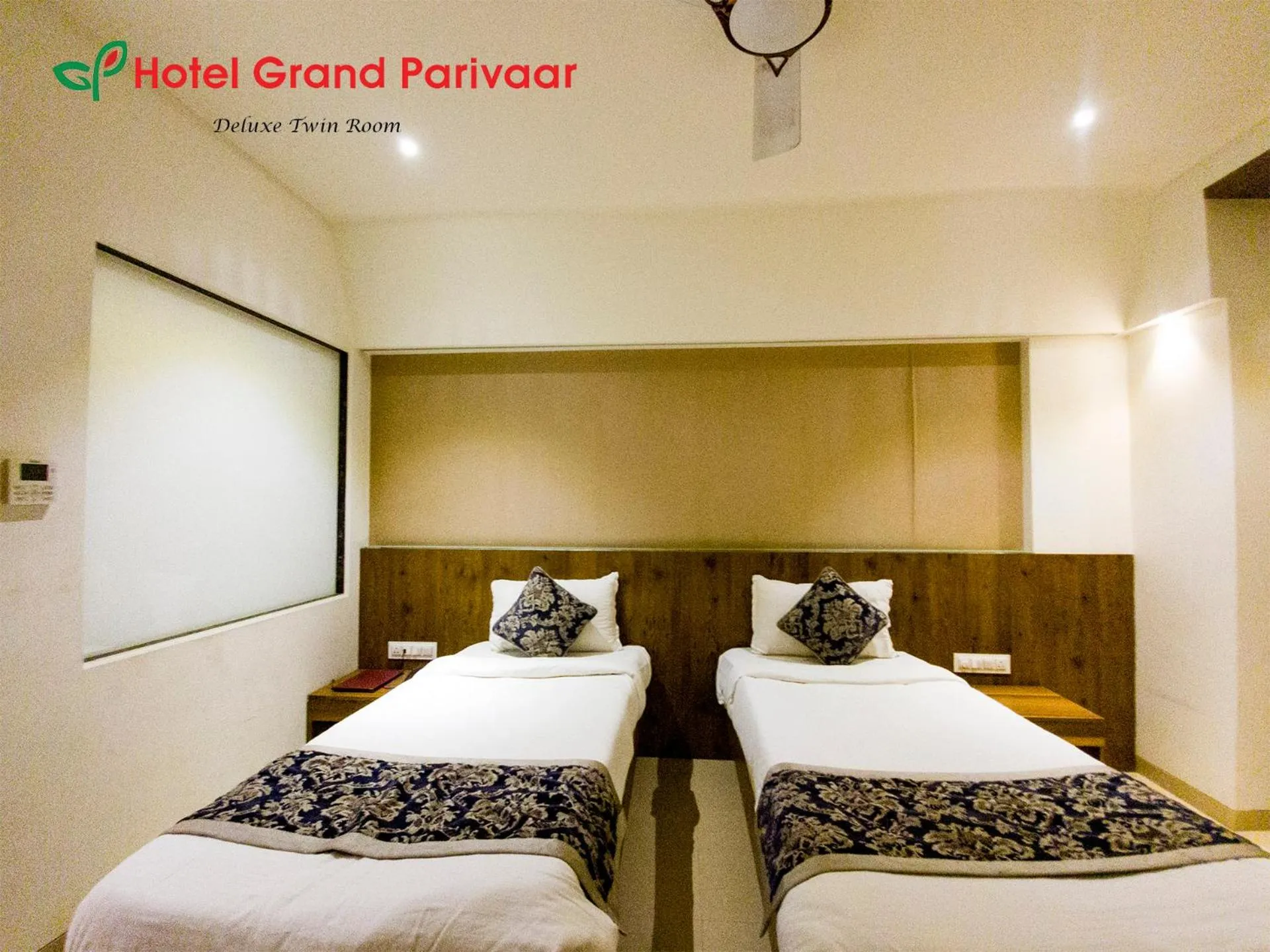 Bedroom, Bed in Hotel Grand Parivaar