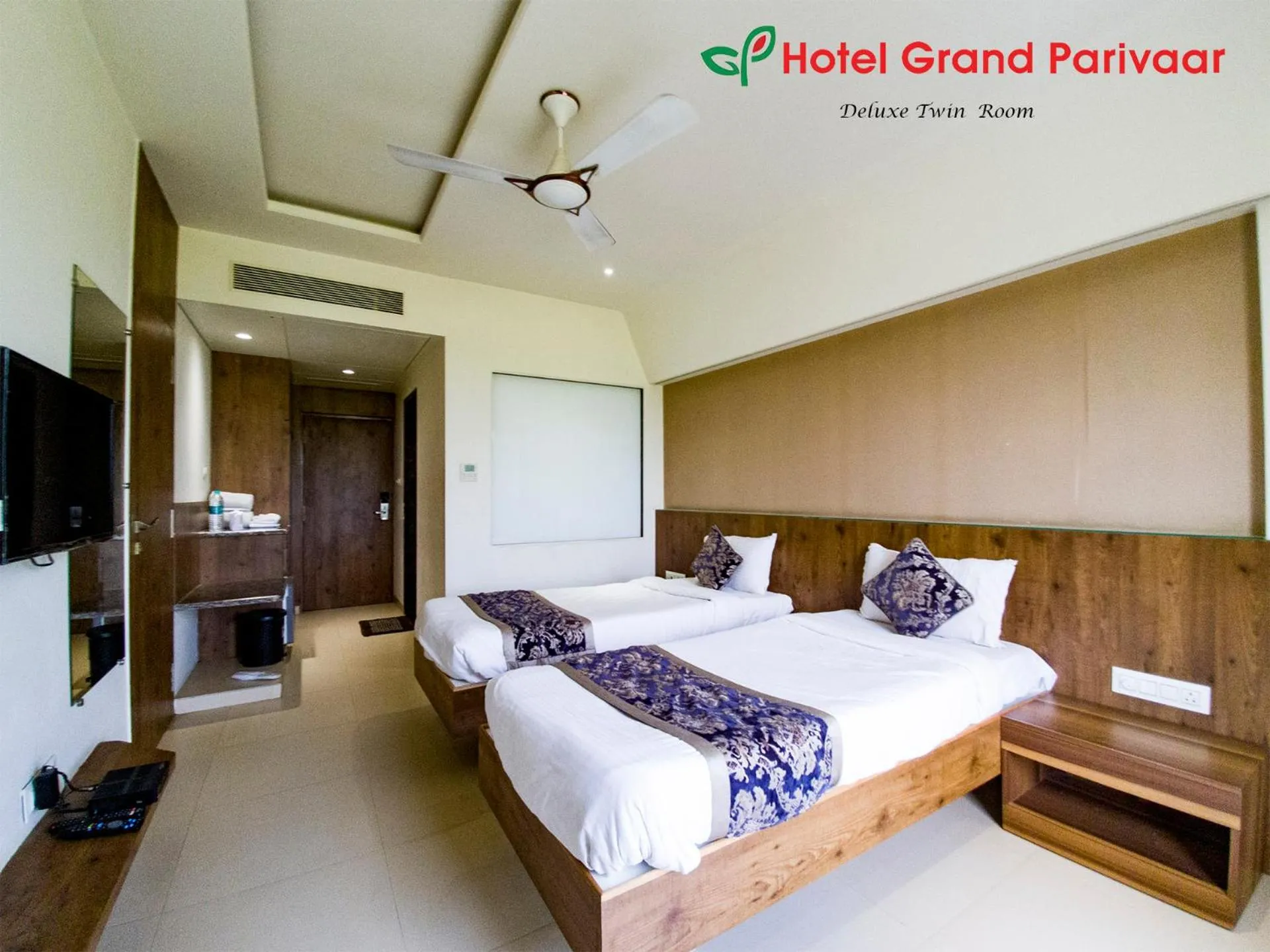 Photo of the whole room, Bed in Hotel Grand Parivaar