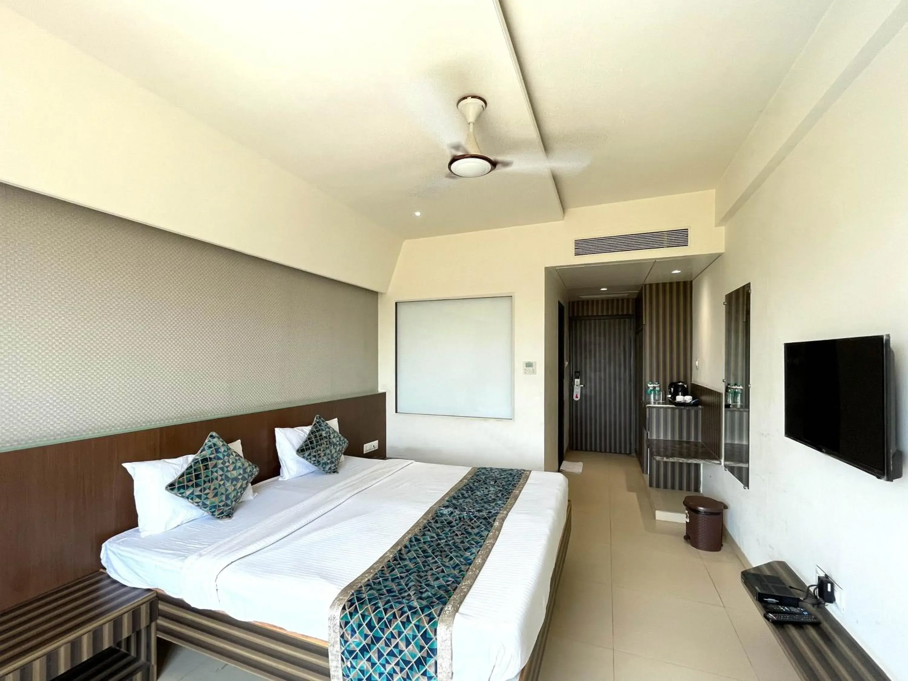 Superior Double Room in Hotel Grand Parivaar Superior Double Room in Hotel Grand Parivaar