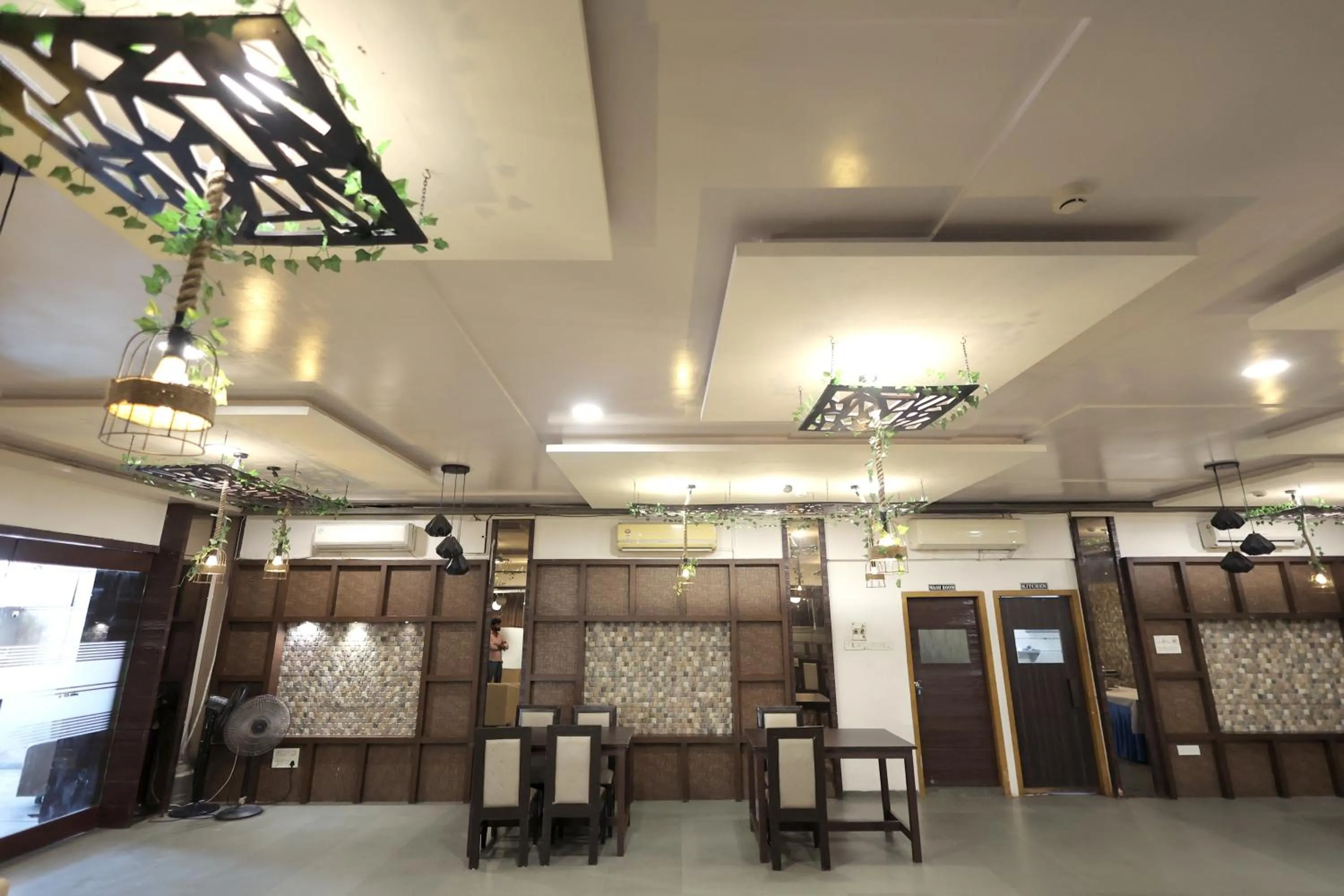 Restaurant/places to eat in Hotel Shagun, Piplod City Centre Surat