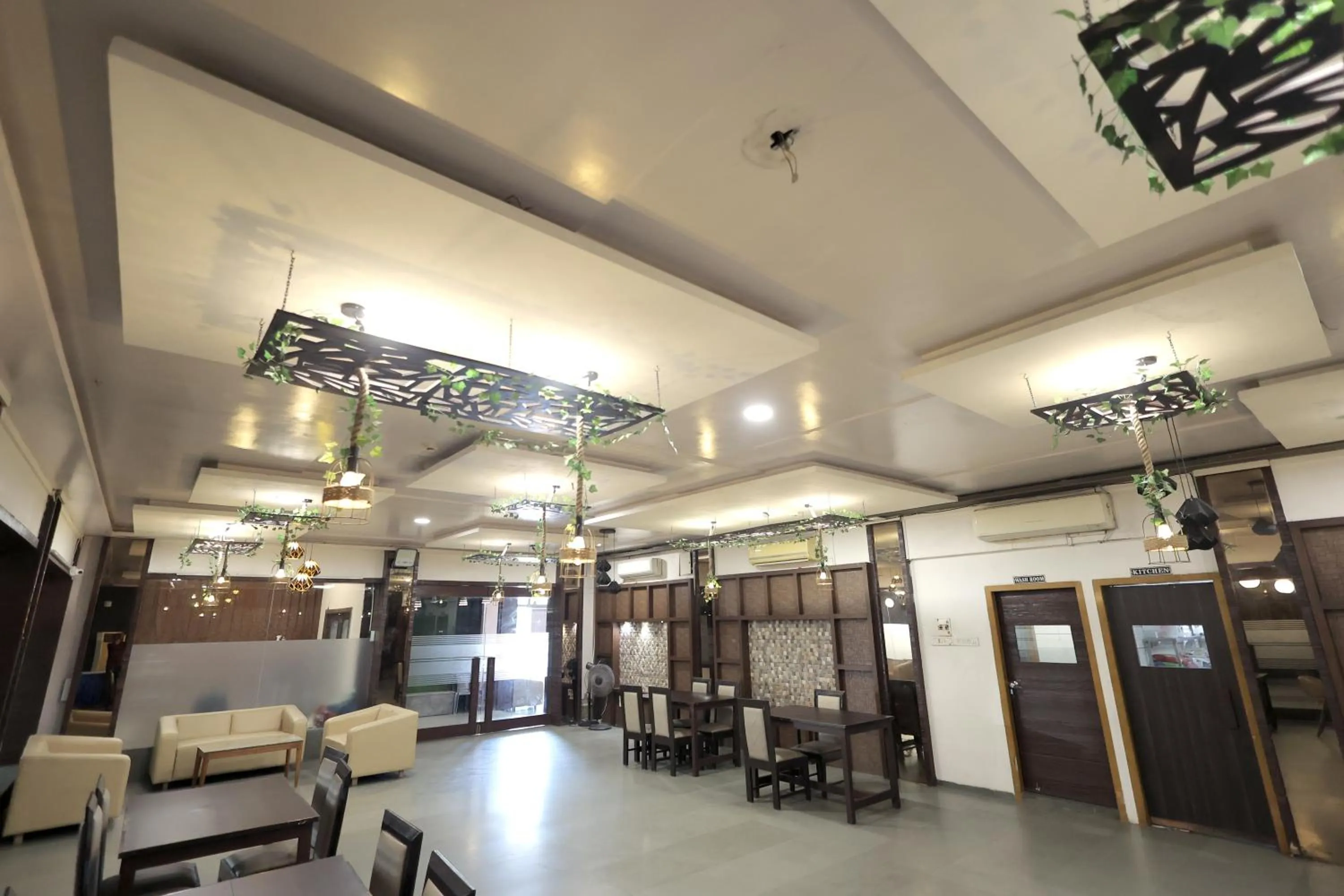 Restaurant/places to eat in Hotel Shagun, Piplod City Centre Surat