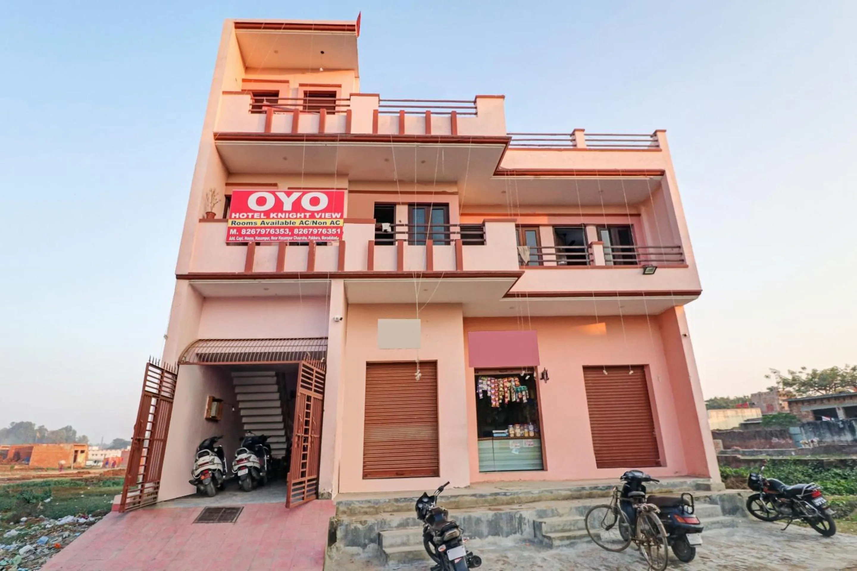 Facade/entrance in Hotel O Knight guest house