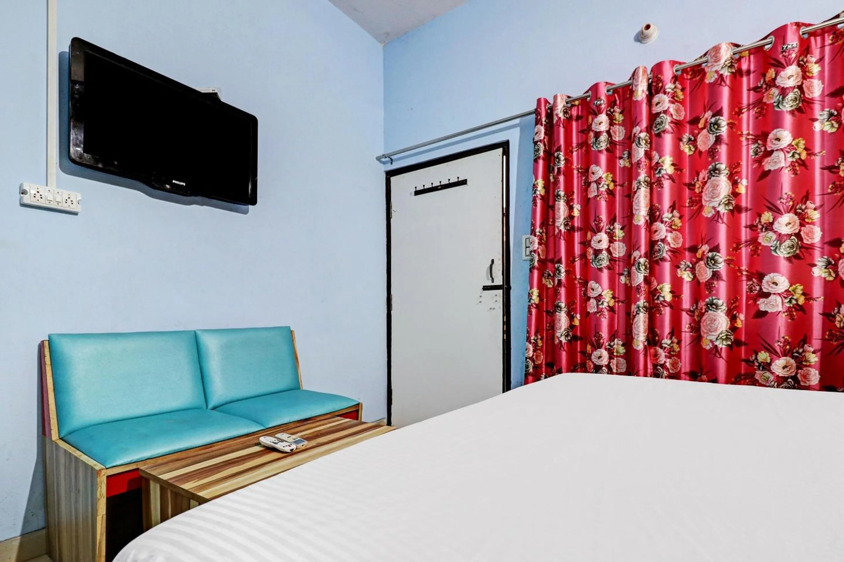 Bedroom, Bed in Hotel O Knight guest house