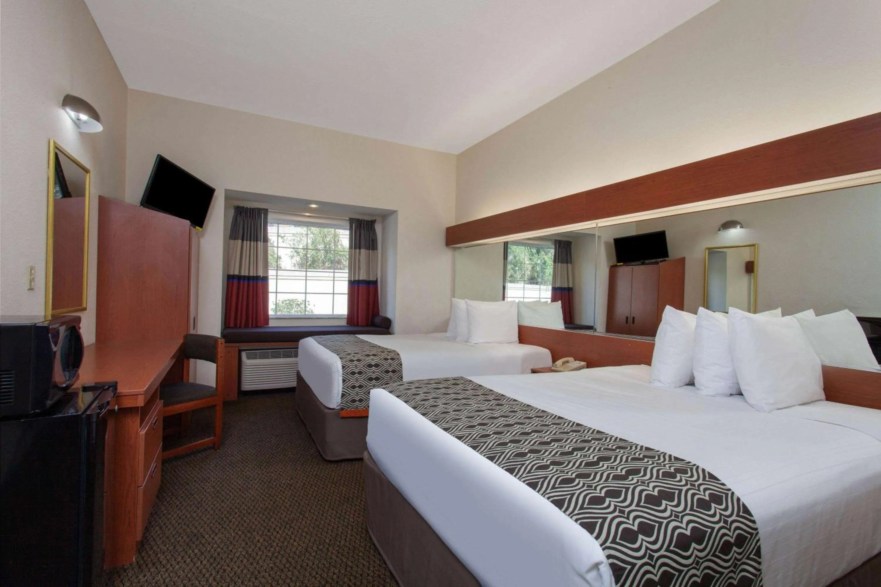 Photo of the whole room, Bed in Microtel Inn and Suites by Wyndham - Lady Lake/ The Villages