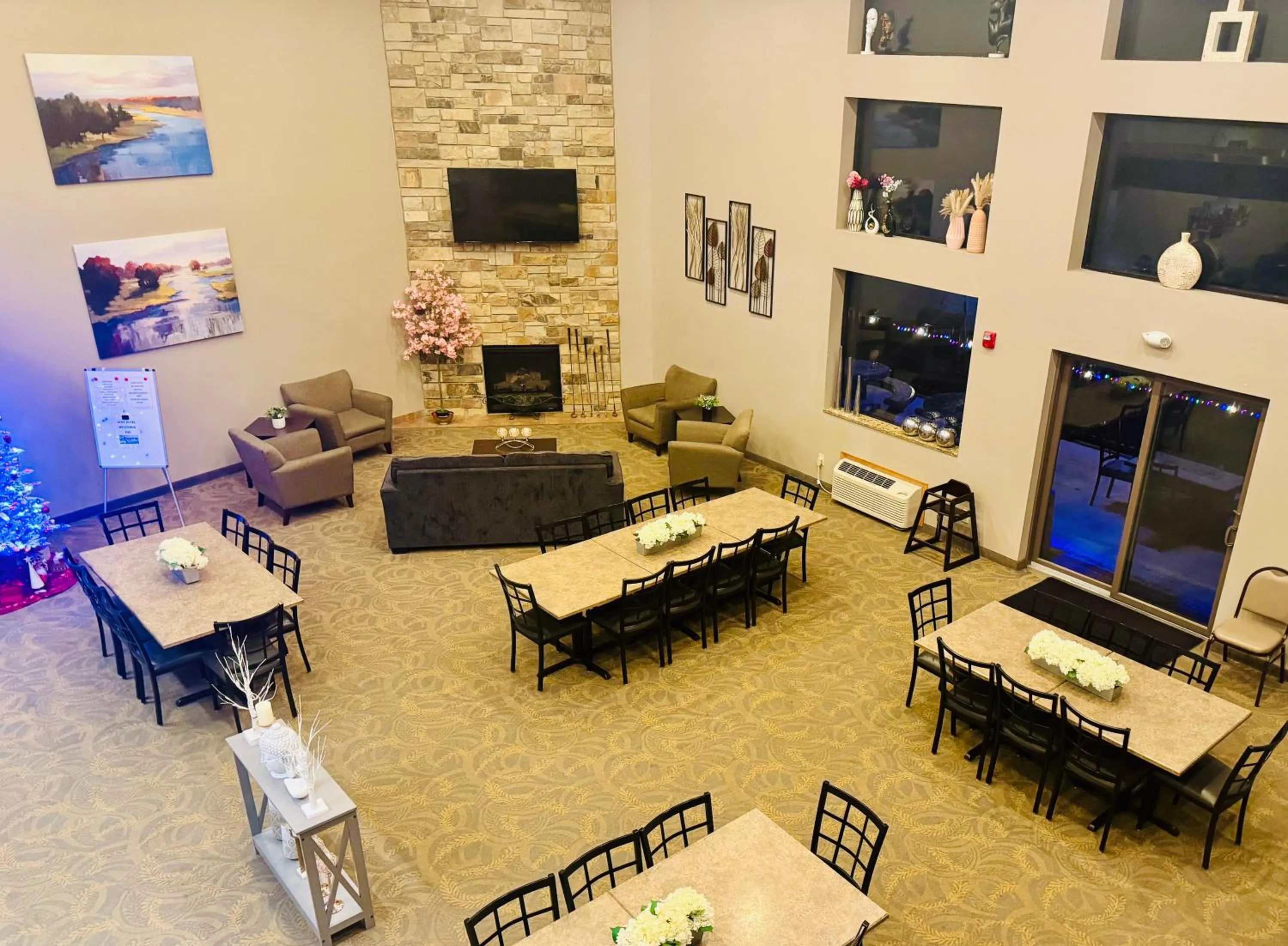 Seating area in Qube Hotel - Polk City