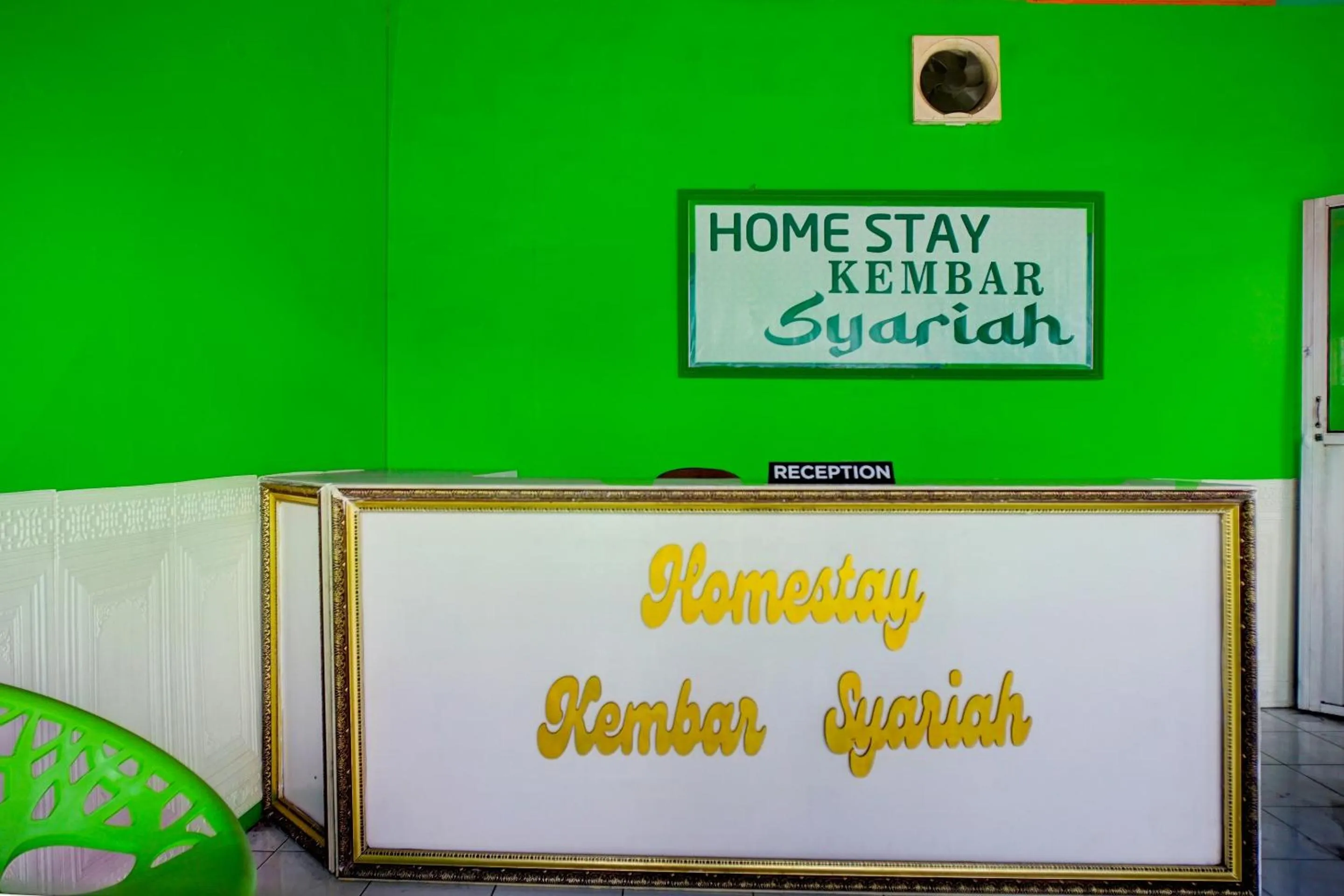 Lobby or reception in Hotel O Home Stay Kembar Syariah