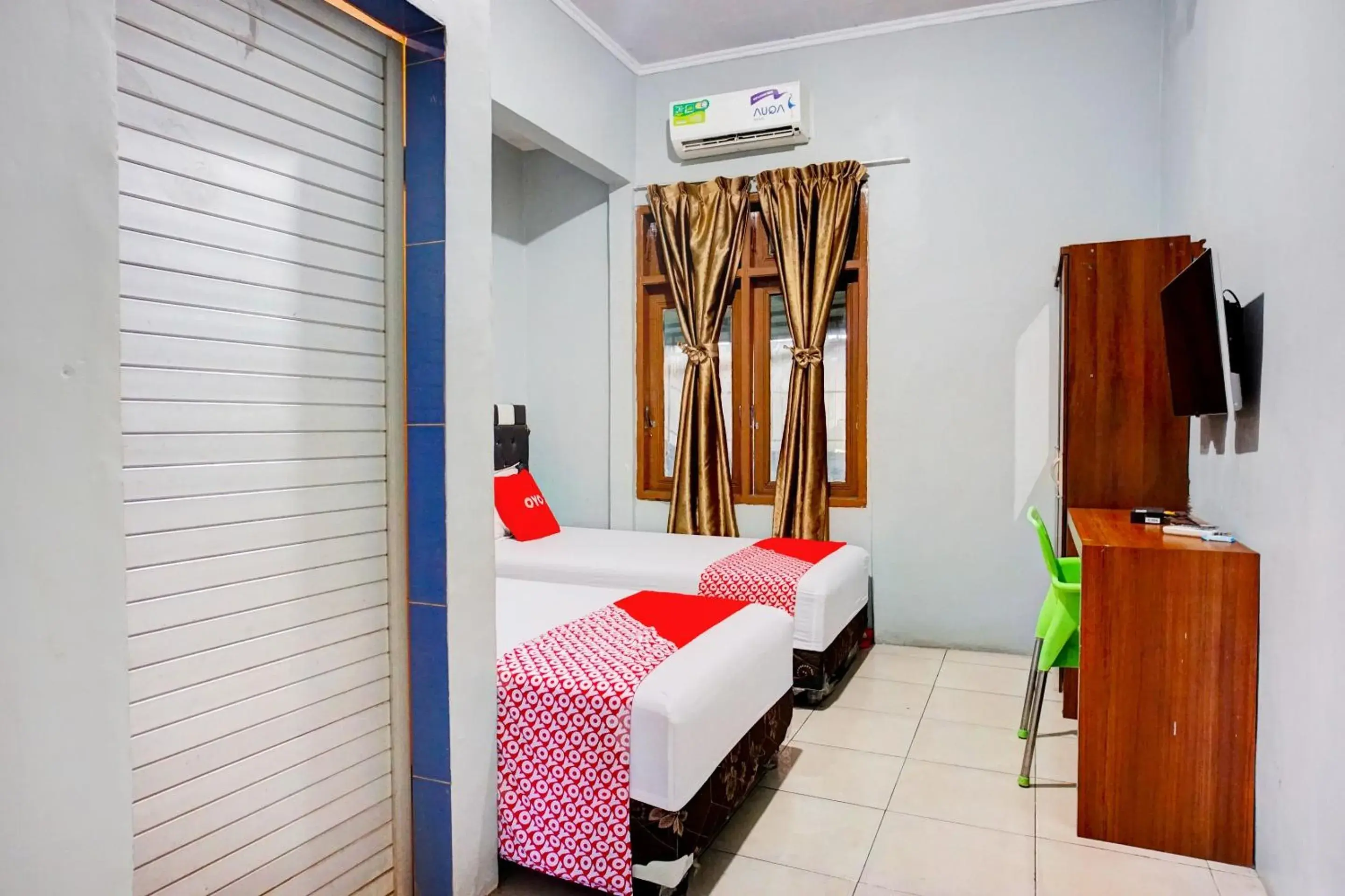 Standard Twin Room in Hotel O Home Stay Kembar Syariah Standard Twin Room in Hotel O Home Stay Kembar Syariah