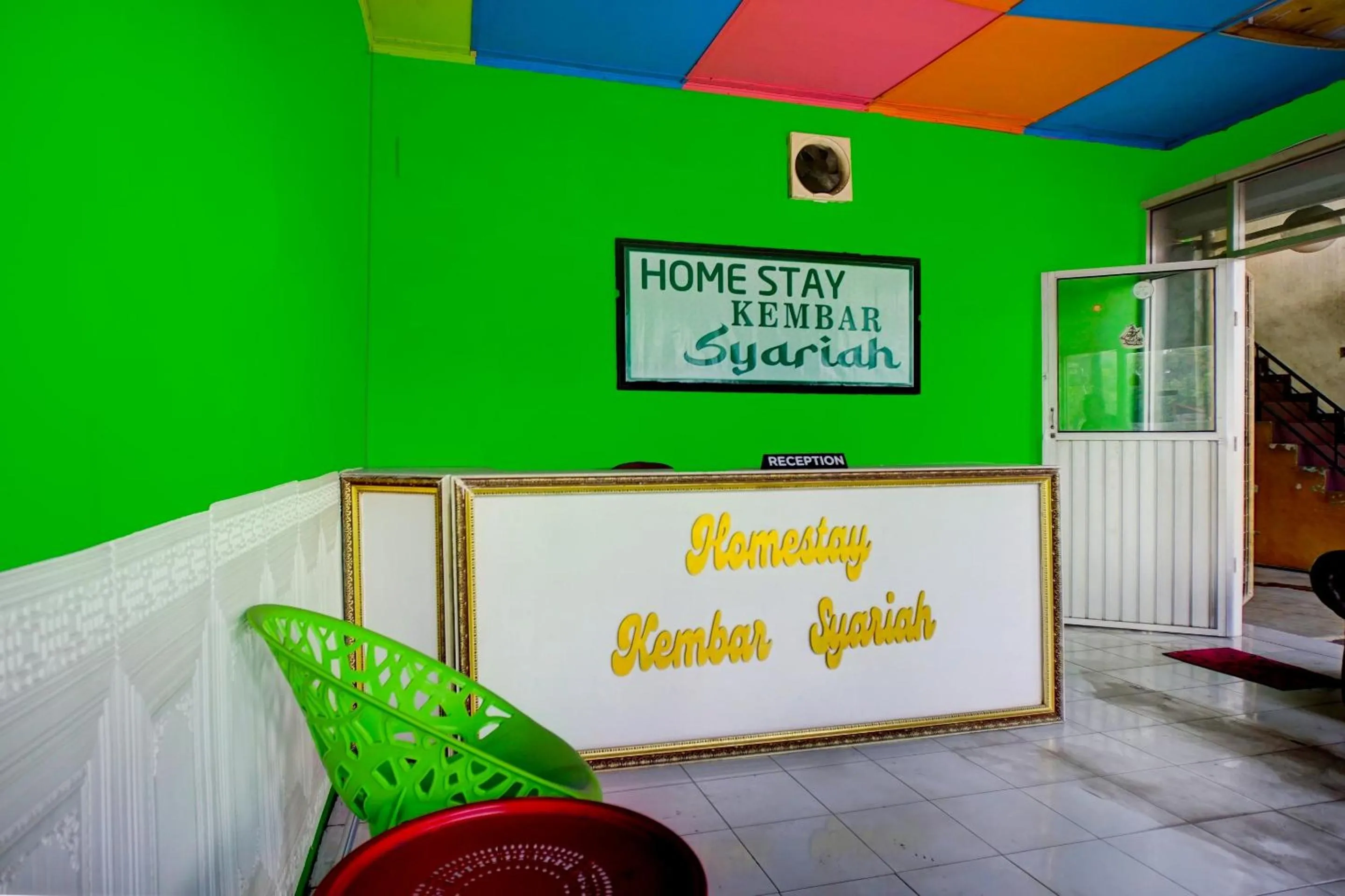 Lobby or reception in Hotel O Home Stay Kembar Syariah