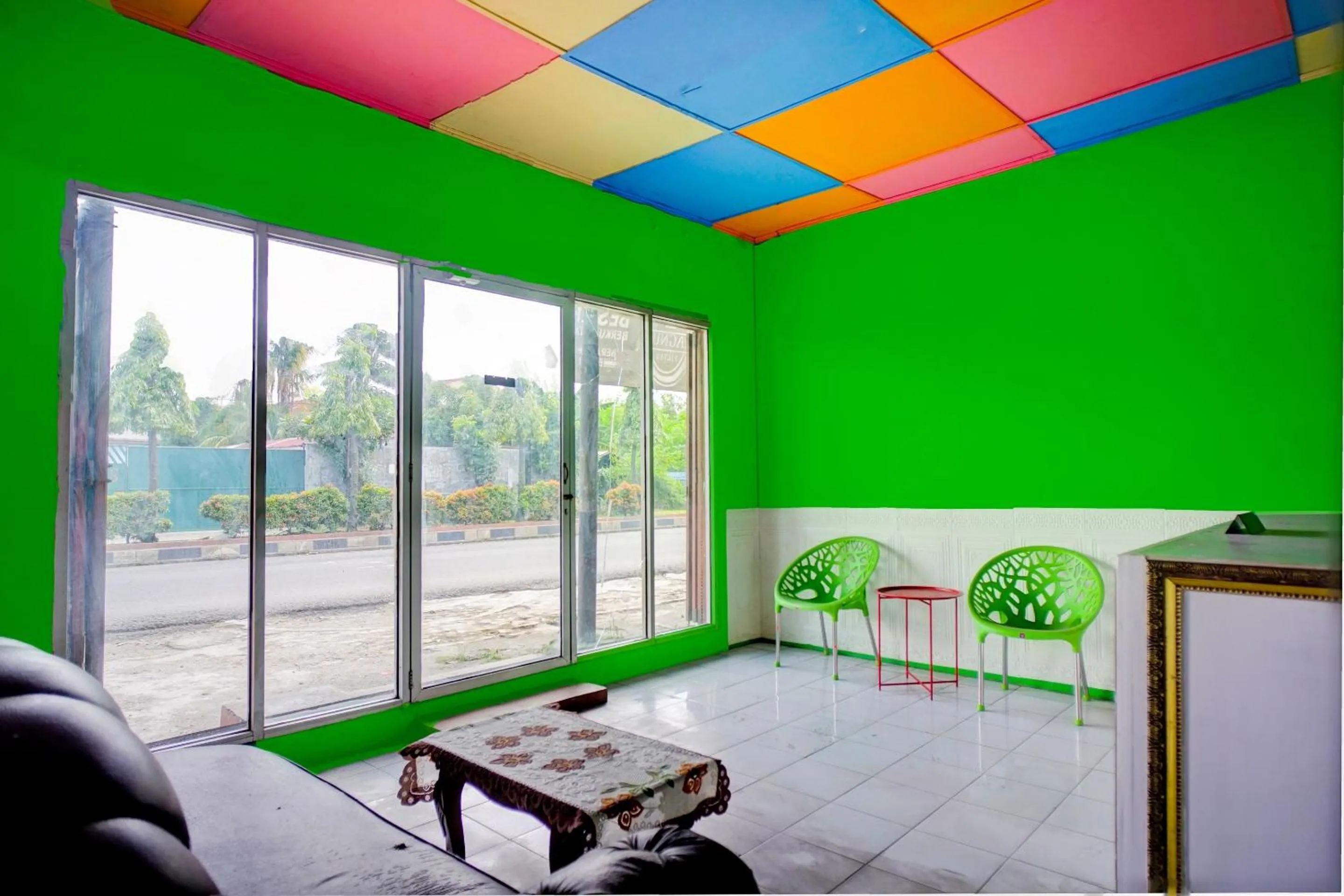 Lobby or reception in Hotel O Home Stay Kembar Syariah