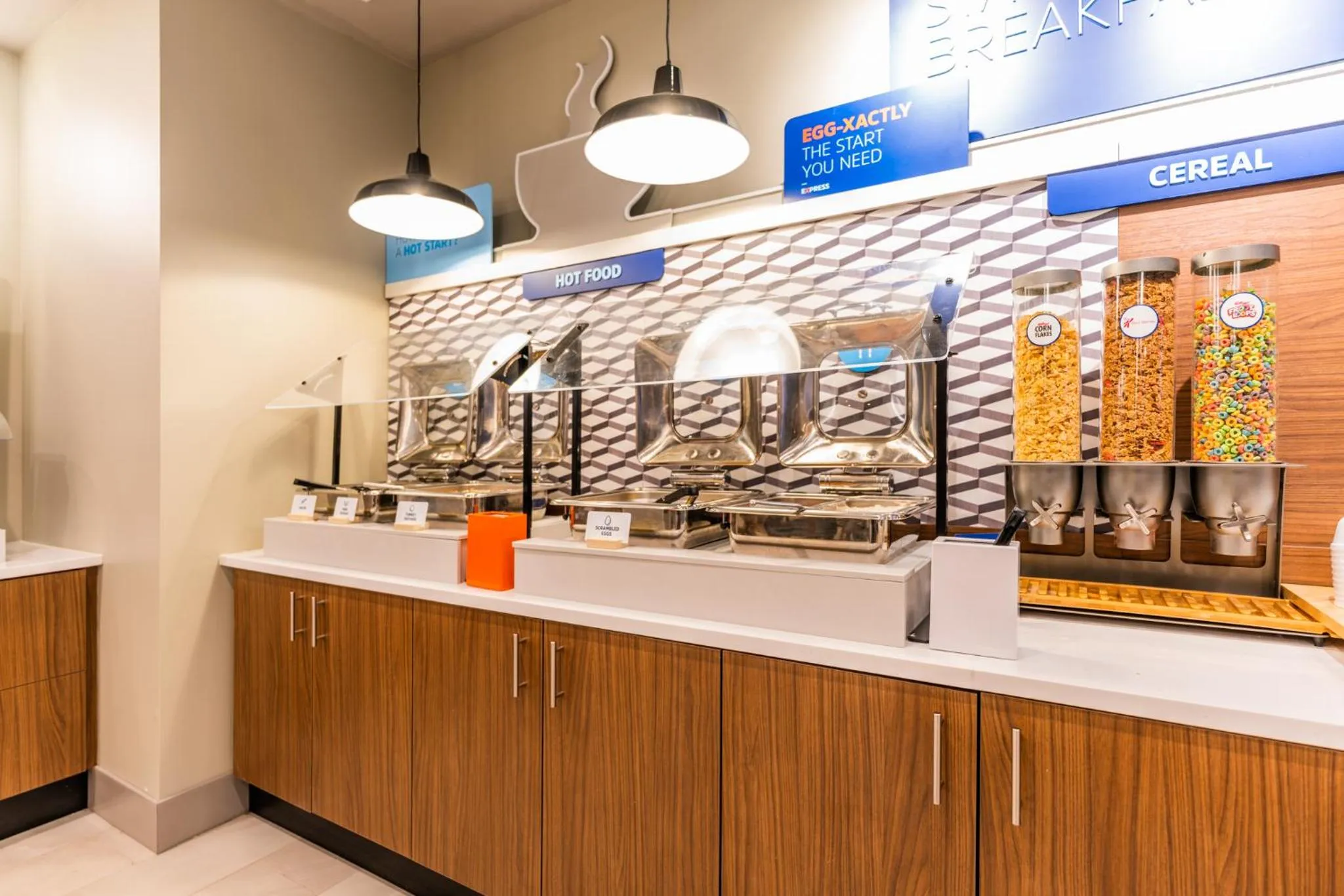 Food and drinks in Holiday Inn Express & Suites Charlottesville by IHG