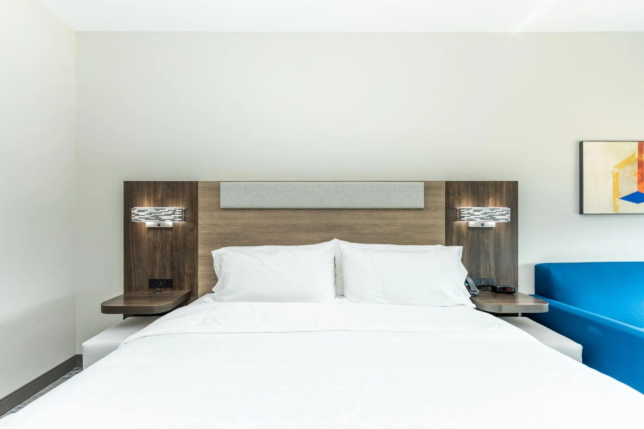 Photo of the whole room, Bed in Holiday Inn Express & Suites Charlottesville by IHG